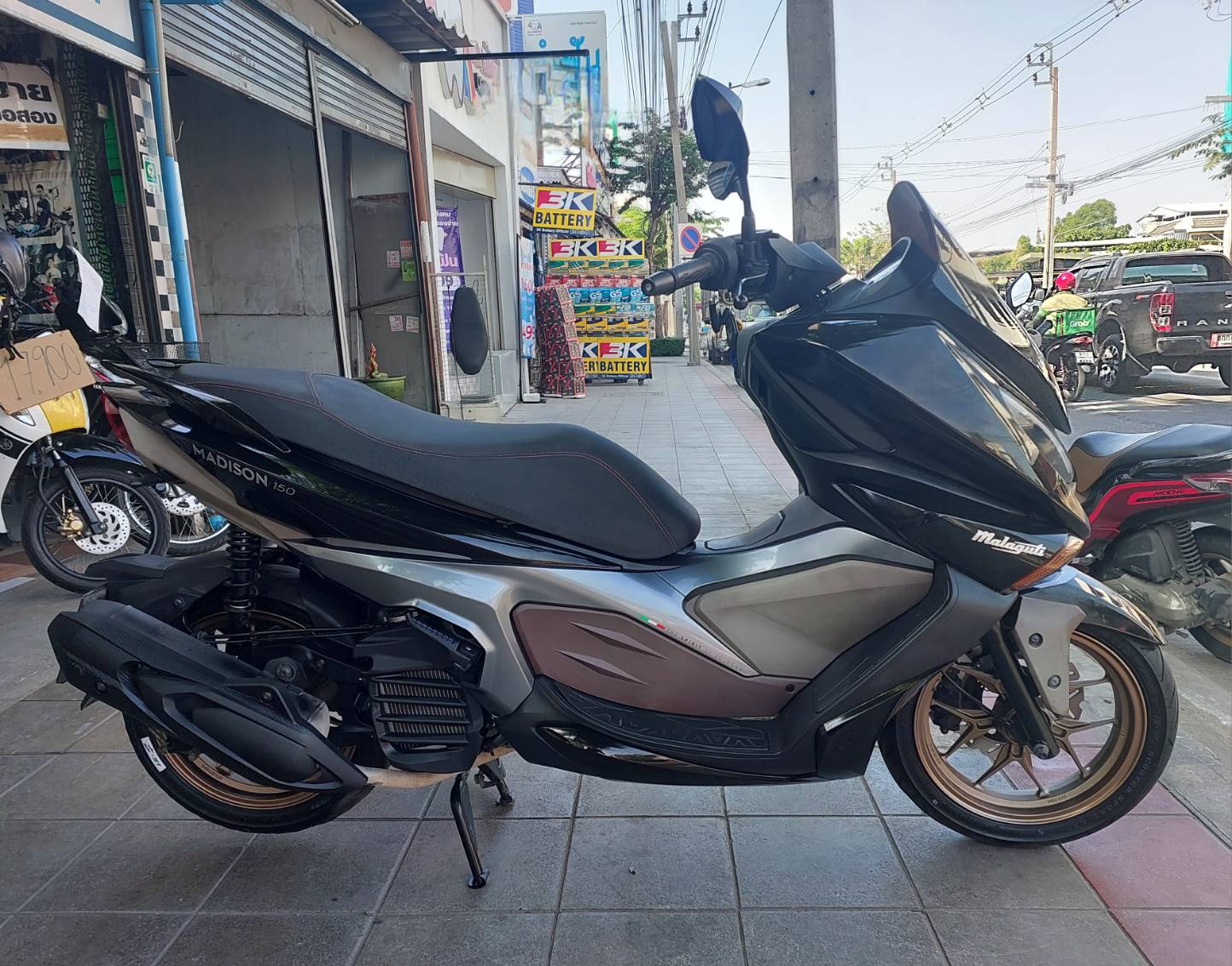 (ปิดการขายครับ) malaguti Madison 150ซีๆ สีดำปี 2022 ดิสเบรคหน้าหลัง