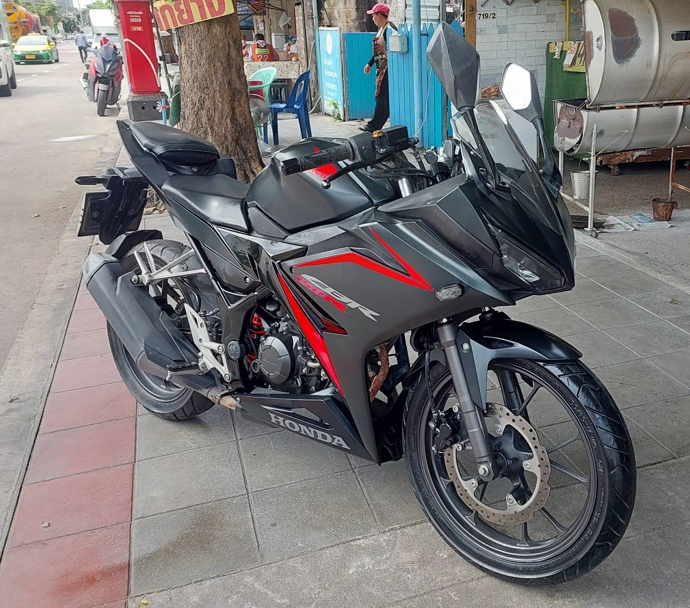 ปิดการขาย ลูกค้าเก่าอุดหนุน2คันแล้ว CBR 150 r สีดำตัวใหม่ไฟหน้า LED รถปี 2020