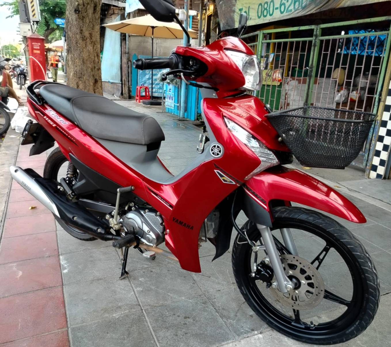 (ปิดการขายครับ) yamaha finn สีแดงตัวท็อปล้อแม็กสตาร์ทมือ จดทะเบียนปี 2024