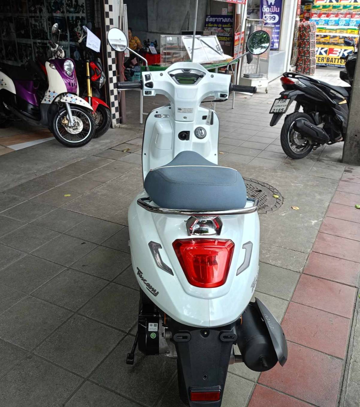 (ปิดการขายครับ) GPX tuscanny 150 cc สีขาวปี 2023 ไมน้อยๆ 3,000 กิโล