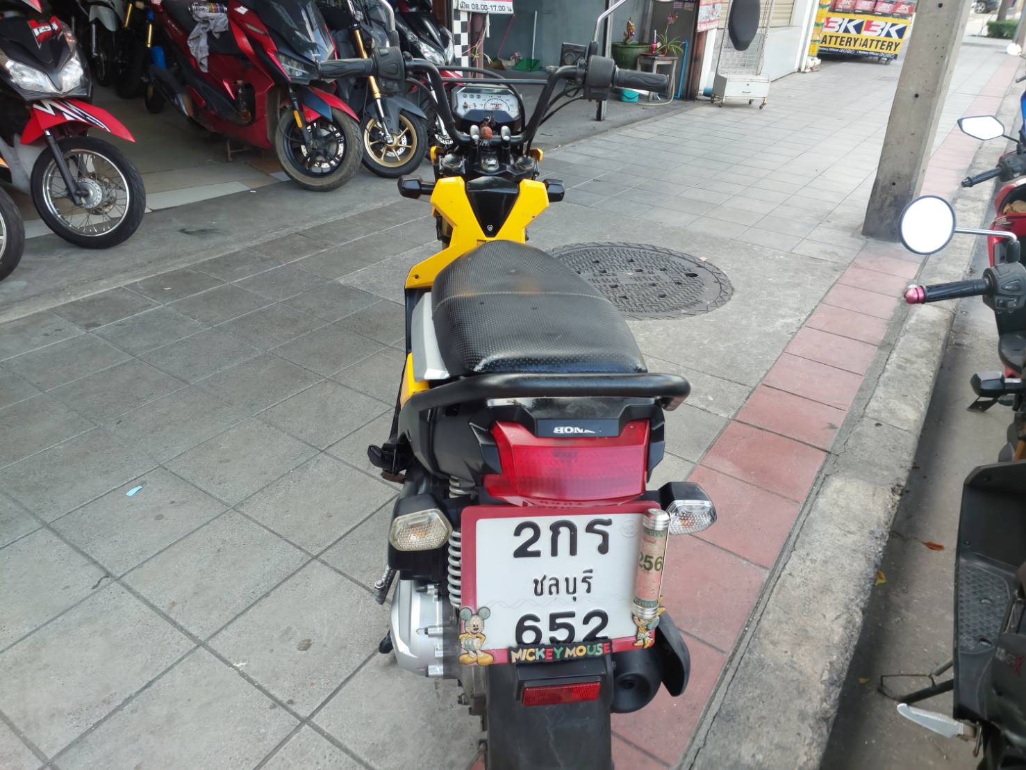 (ปิดการขายครับ) zoomer x สีเหลือง 2013