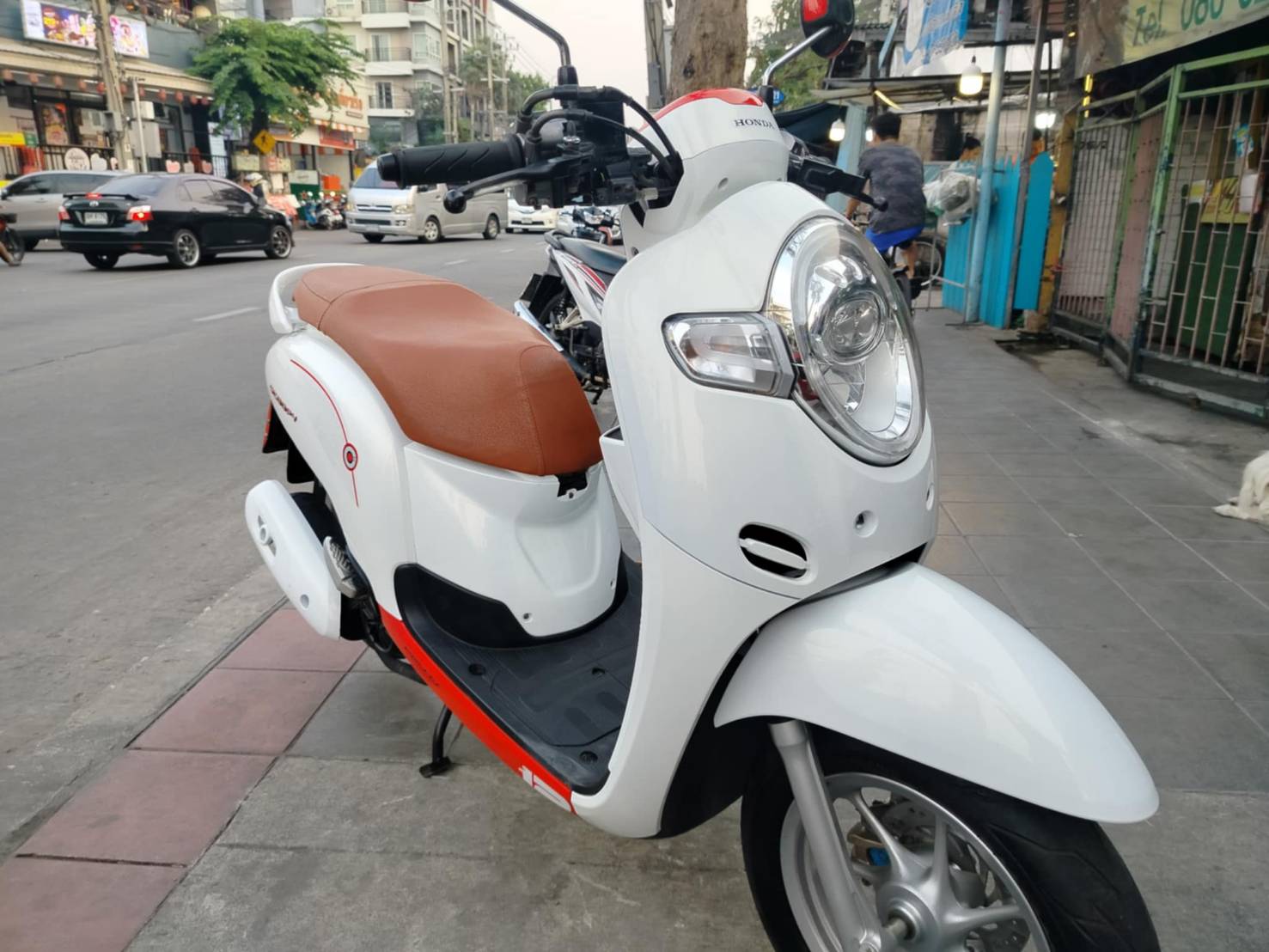 (ปิดการขาย) พร้อมส่งชลบุรีครับ scoopy ตัวใหม่ไฟหน้า LED