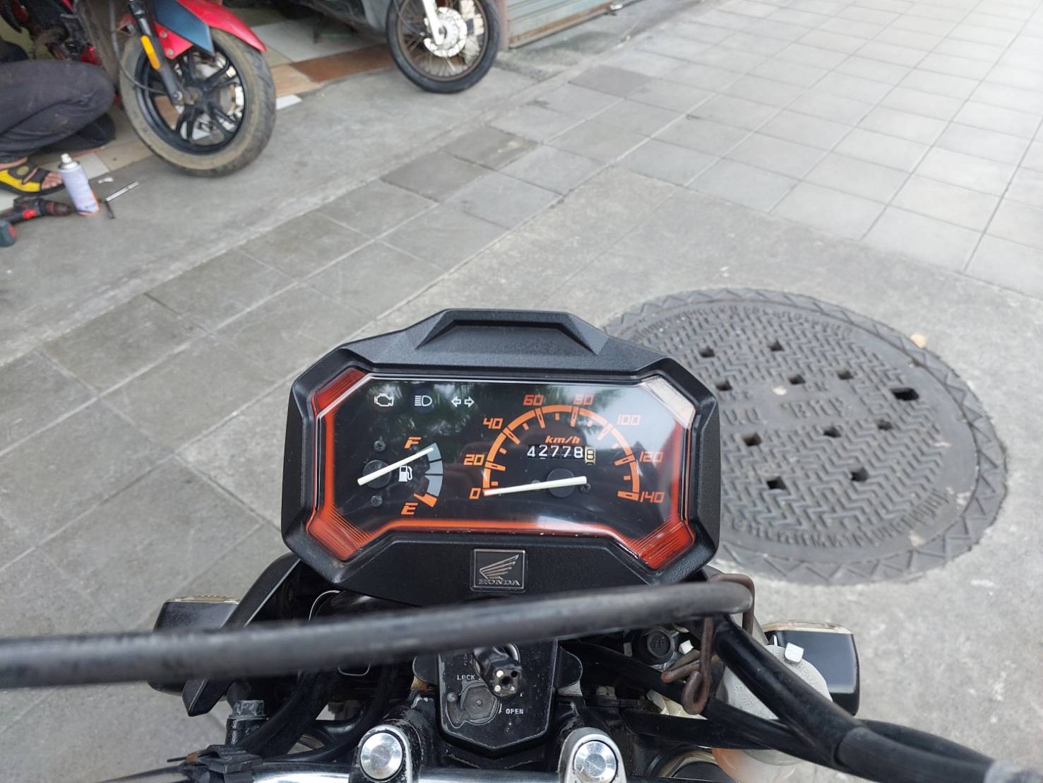 (ปิดการขาย) zoomer x สีดำ ไมล์แดง 2014