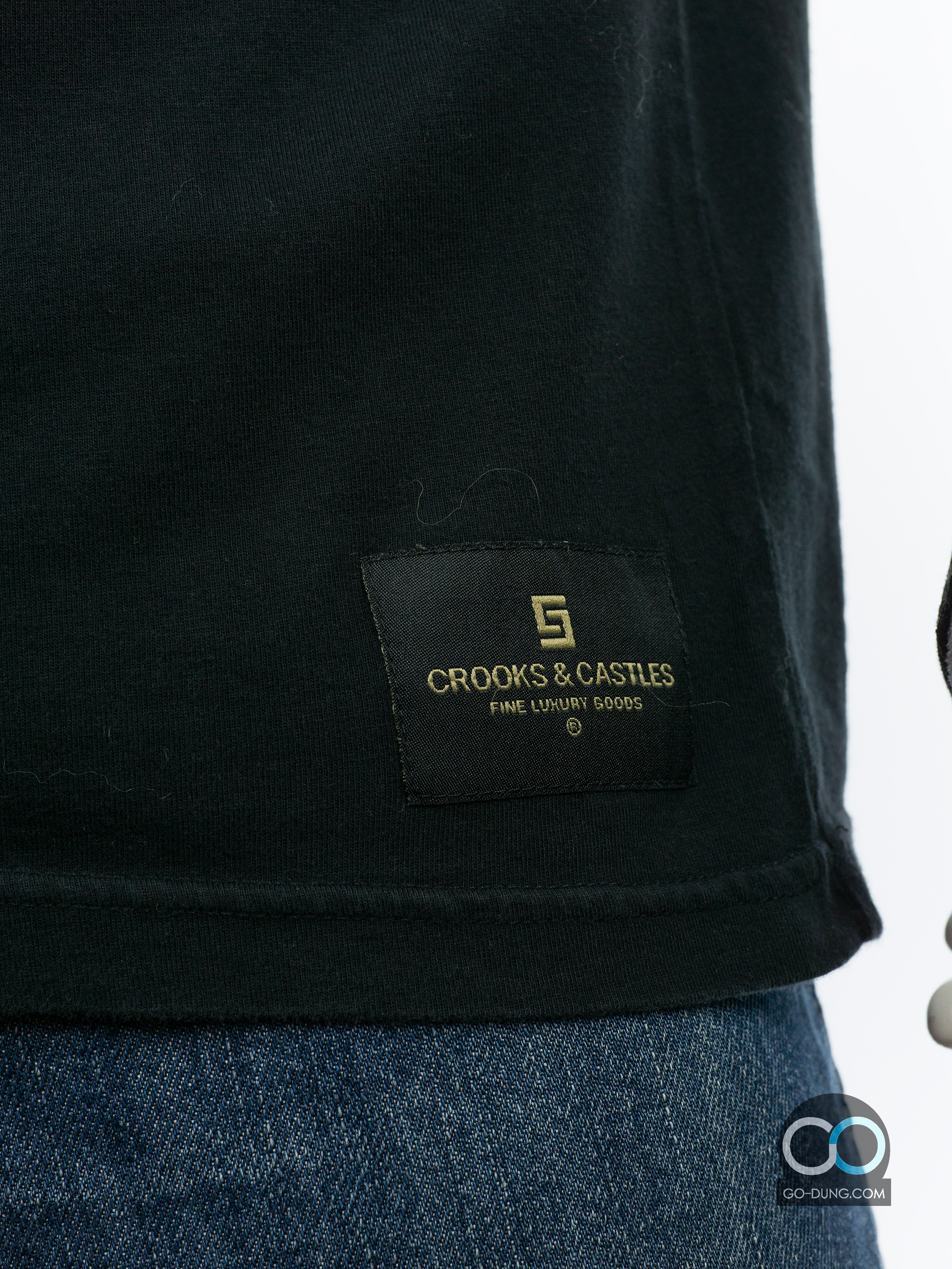 เสื้อยืดมือสอง CROOKS : CROOKS & CASTLES มีกระเป๋าที่หน้าอก ผ้า 100 คอตตอน