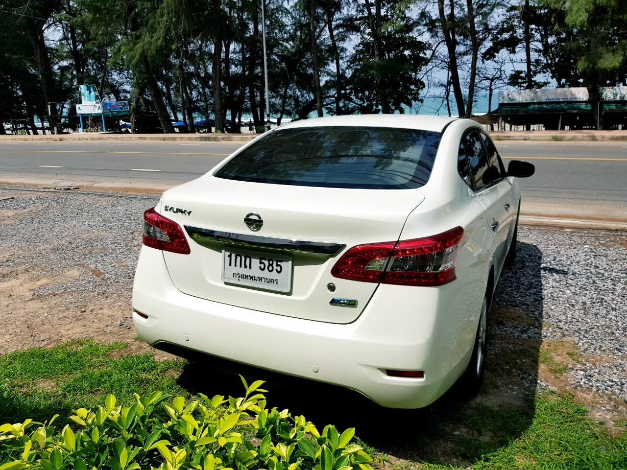 Nissan Sylphy ตัวท๊อบ 1600cc เกียร์ออโต้ ให้เช่า ราคา 1300 บาท/ วัน ที่...หาดแม่รำพึง ระยอง