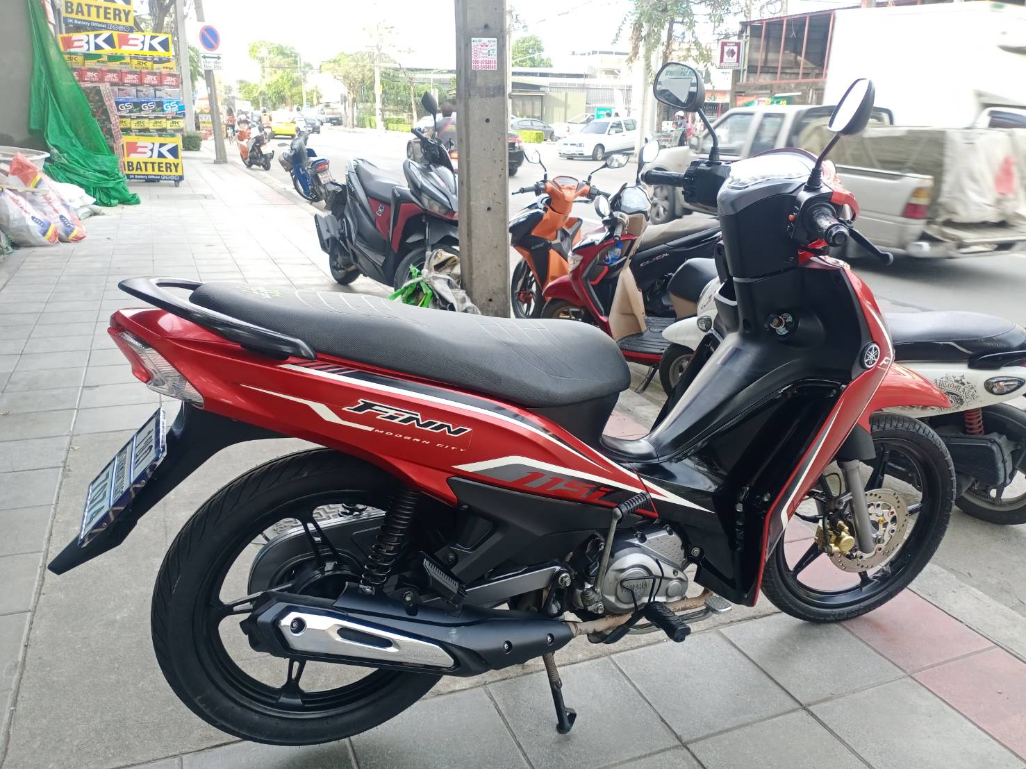 (ปิดการขาย)พร้อมส่งนครปฐมครับ finn สีแดง ตัวท็อปล้อแม็กสตาร์ทมือ