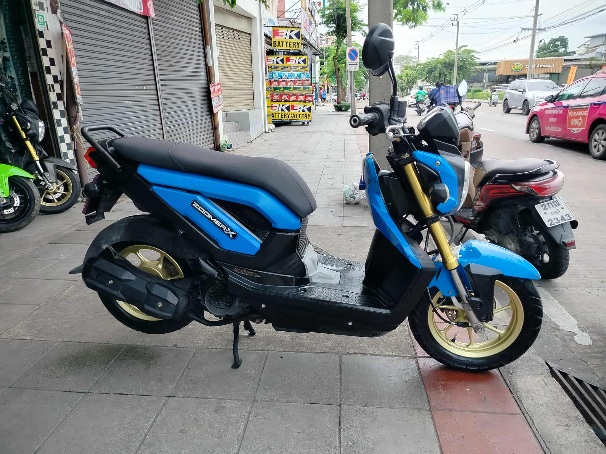 zoomer สีน้ำเงิน 2013