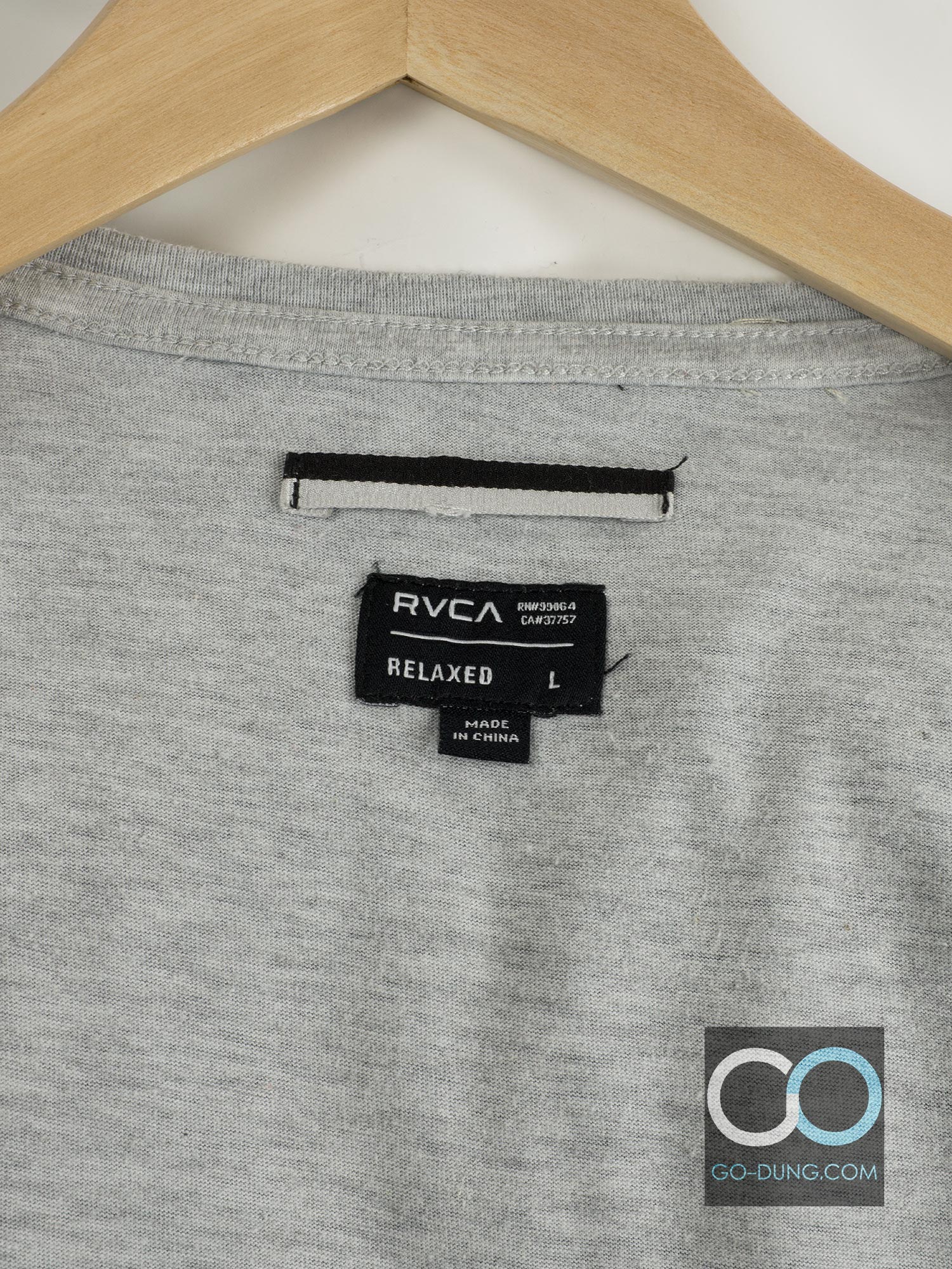 ขาย เสื้อยืดมือ 2 ยี่ห้อ RVCA ผ้า 100 คอตตอน ลายทาง มีกระเป๋า
