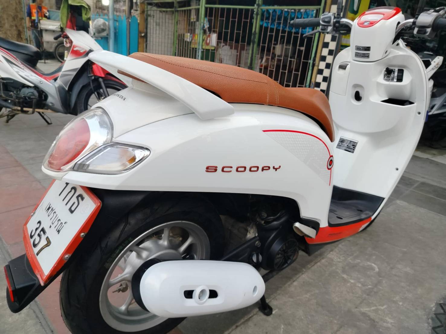 (ปิดการขาย) พร้อมส่งชลบุรีครับ scoopy ตัวใหม่ไฟหน้า LED