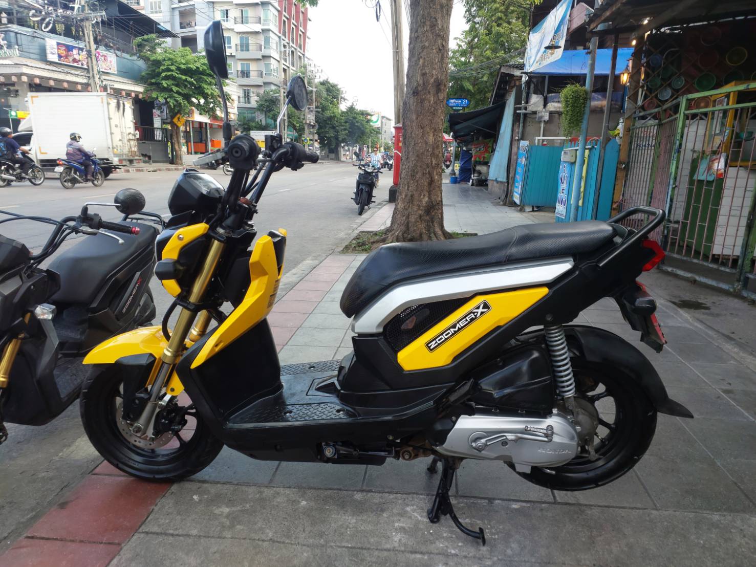 (ปิดการขายครับ) zoomer x สีเหลือง 2013