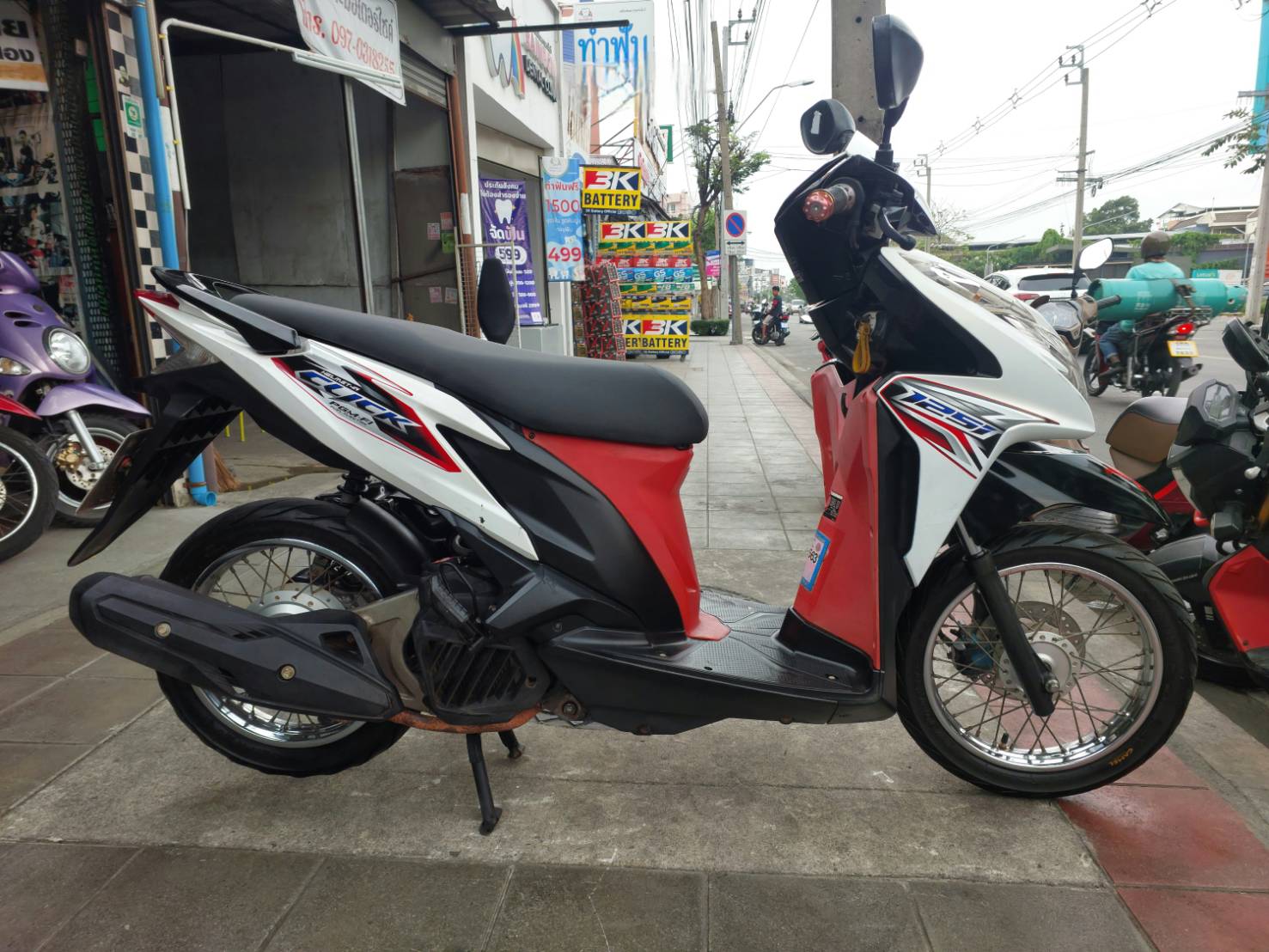 (ปิดการขายครับ) click 125 สีขาวดำ