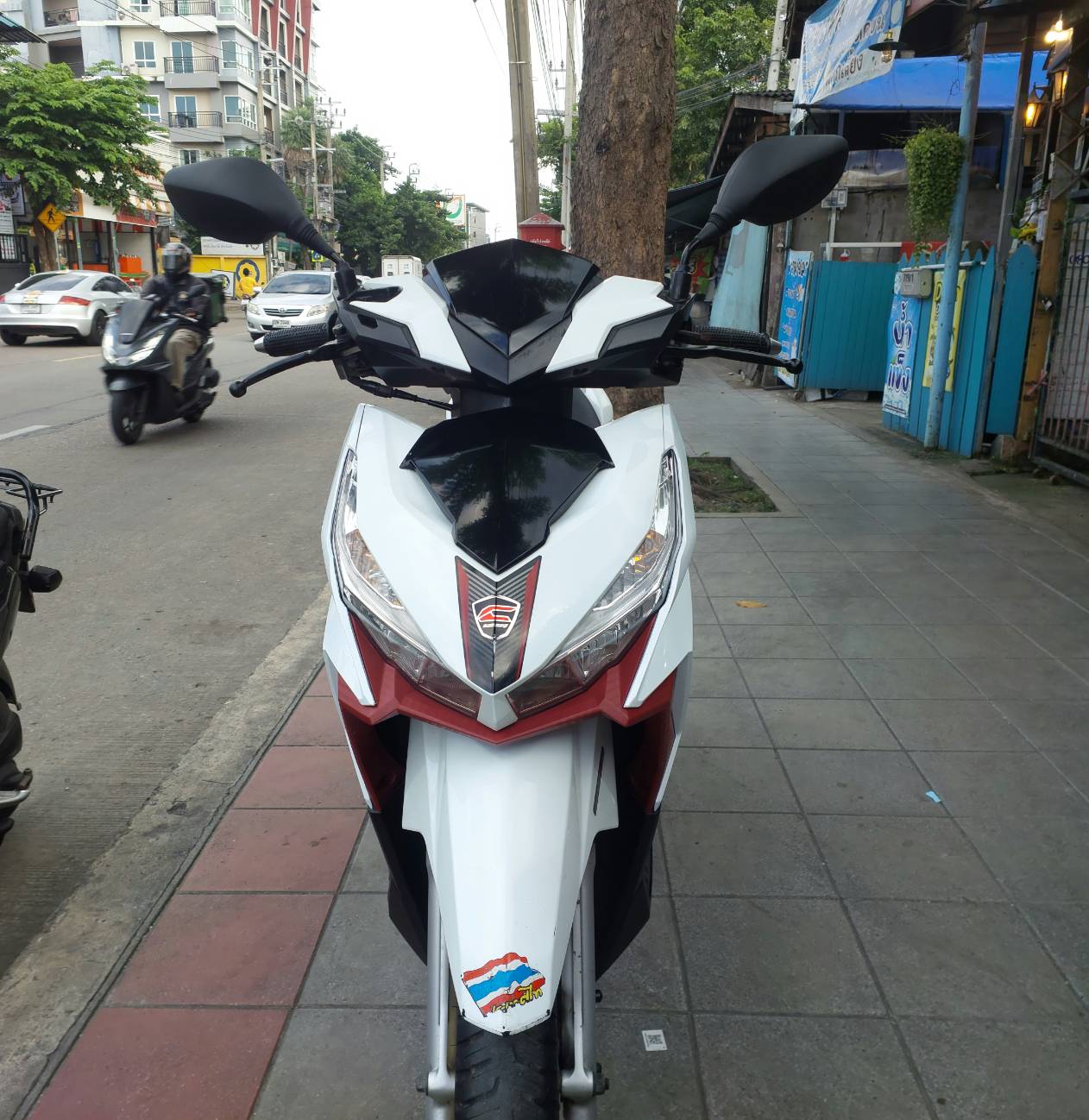 (ปิดการขาย) คลิก 125 LED สีขาว 2018 ล้อแม็กทอง