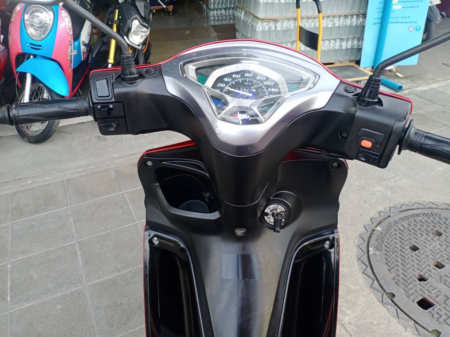 (ปิดการขาย)พร้อมส่งนครปฐมครับ finn สีแดง ตัวท็อปล้อแม็กสตาร์ทมือ