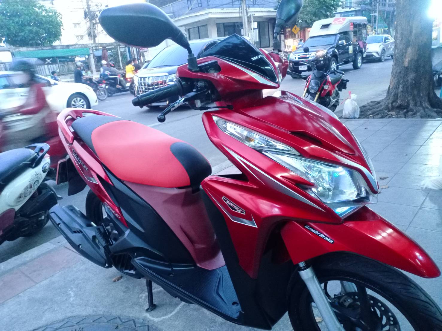 ปิดการขายรถสวยขอบคุณลูกค้าที่มาอุดหนุนครับผม คลิก 125 i สีแดงดำ ตัวท็อปล้อแม็ก เบรคอมบายมี idling stop