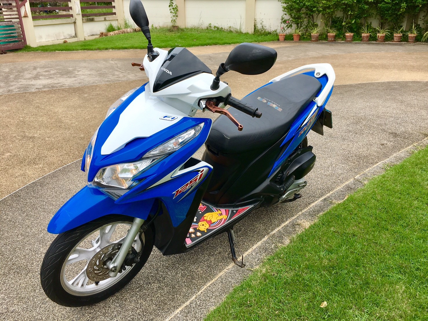 Motorcycles for rent at Mae Ramphung Beach Rayong มอเตอร์ไซด์ให้เช่า รถอยู่หาดแม่รำพึงระยอง