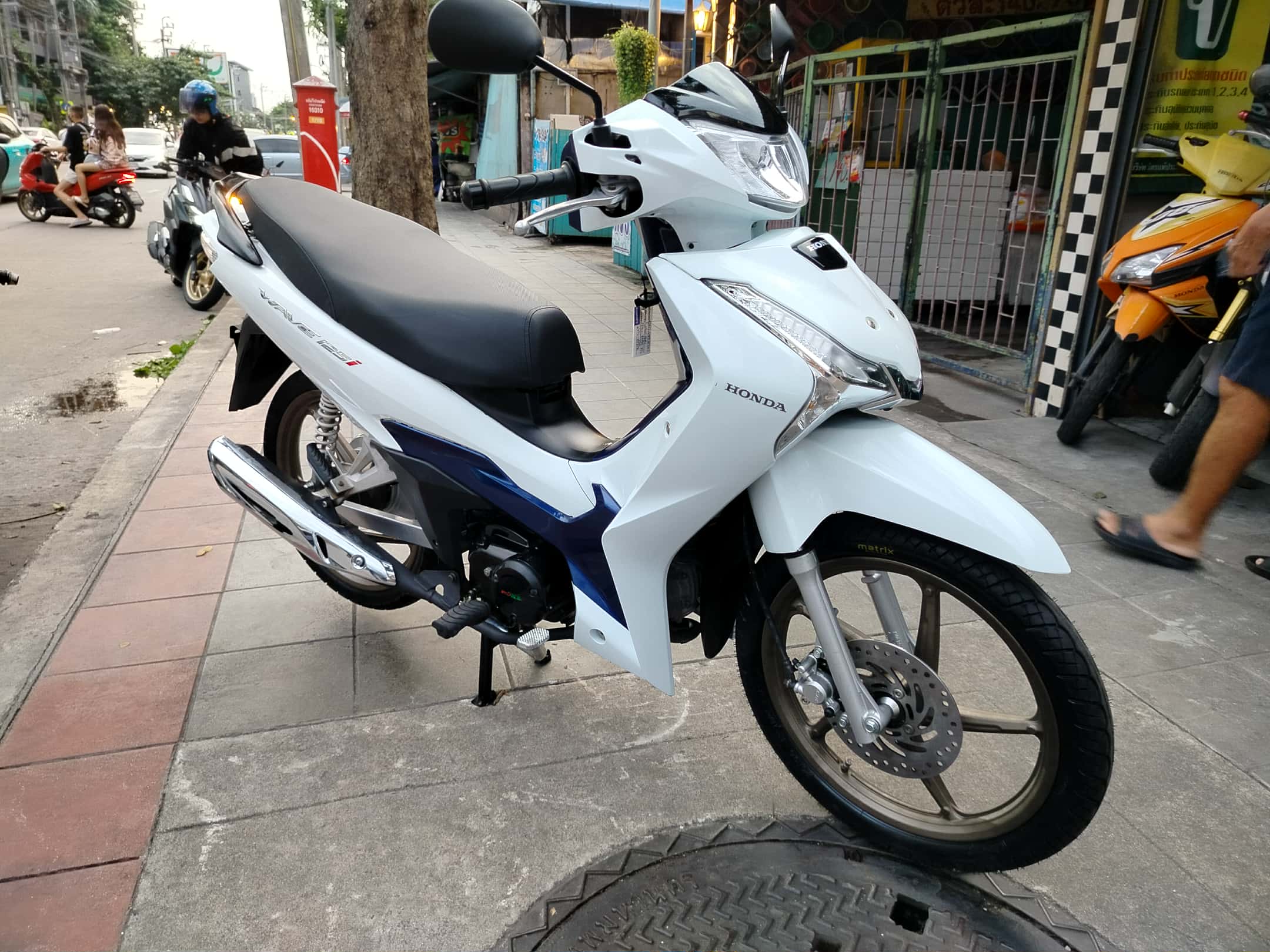 เวฟ 125 i สีขาวน้ำเงิน 2024 ไมล์ดิจิตอล