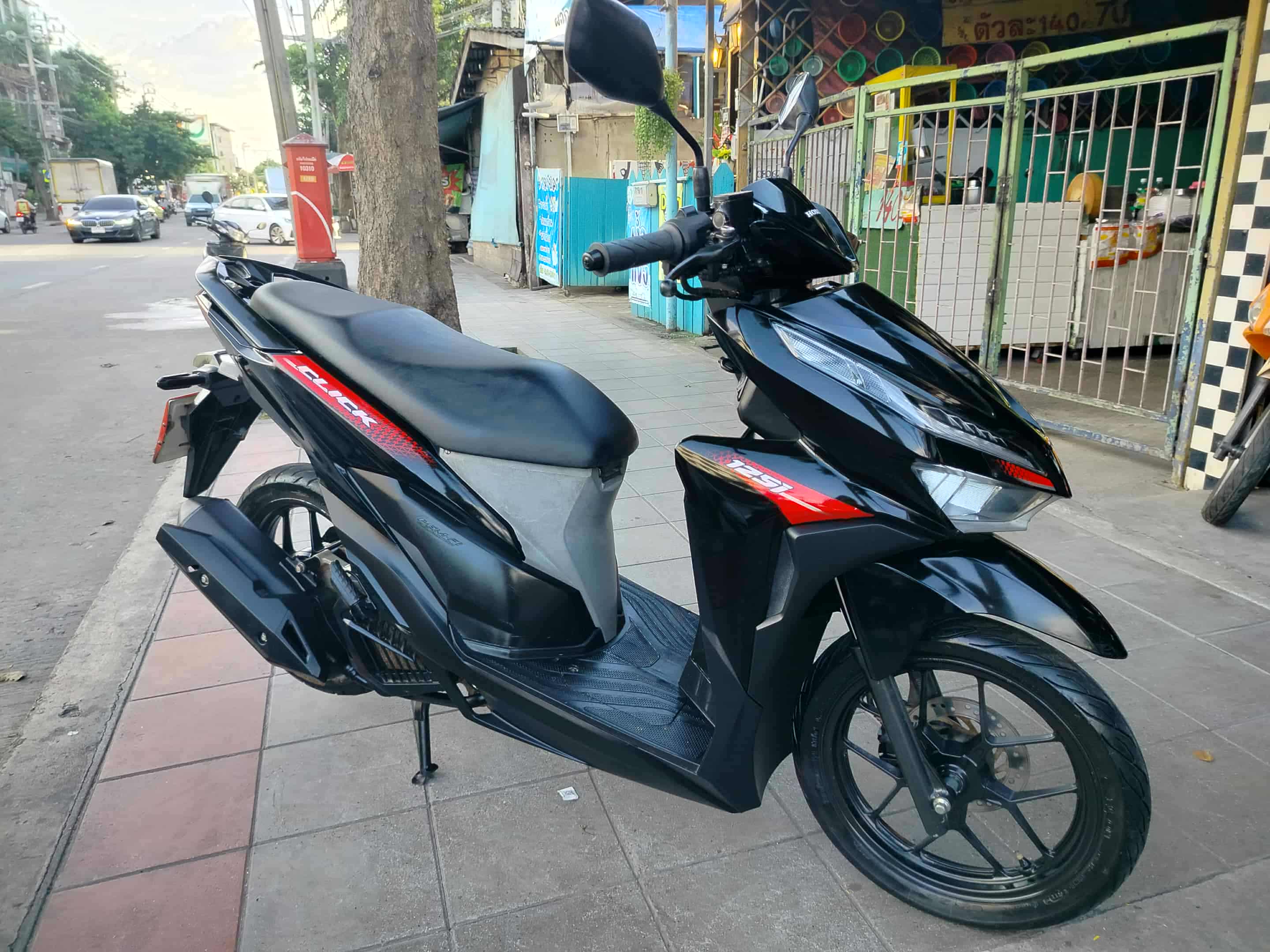 คลิก 125 i สีดำ 2018 ตัวท็อปล้อแม็กเบรคคอมบาย