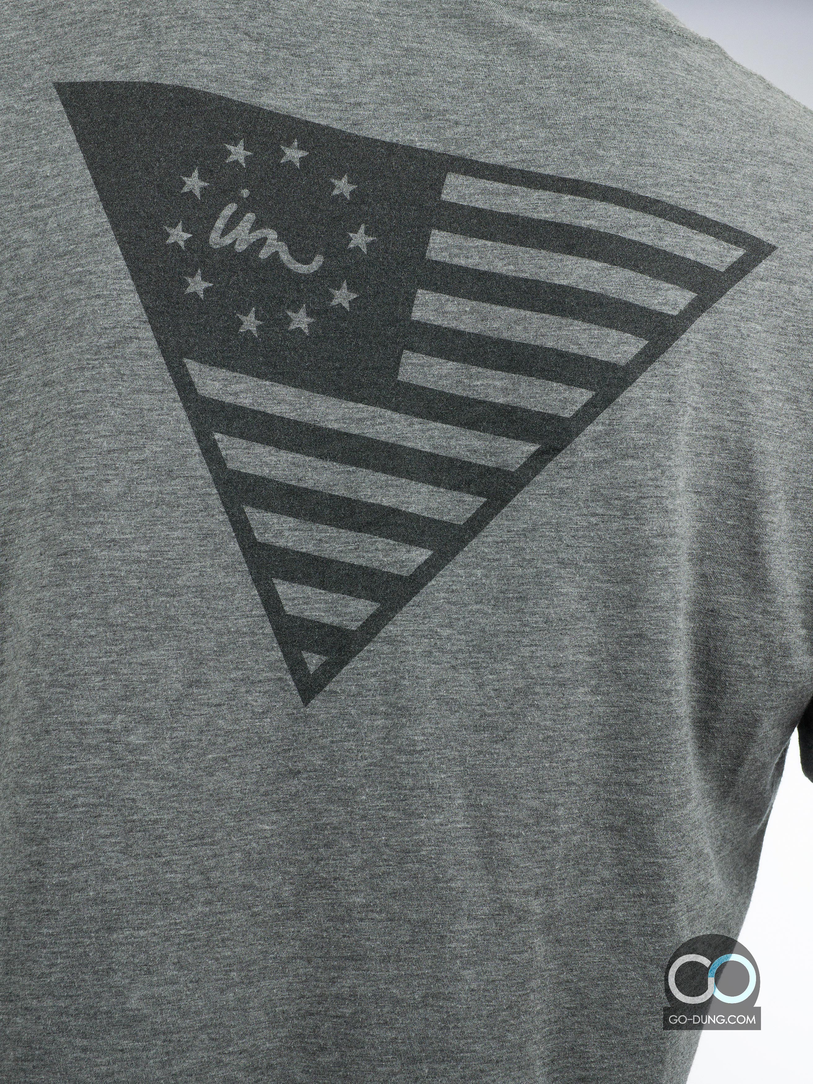 เสื้อยืดมือสอง THE UNDER ACHIEVERS ลายธงชาติอเมริกา ผ้า 100 คอตตอน