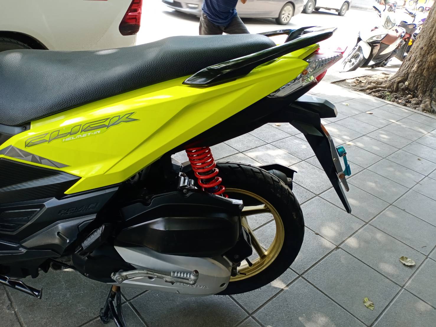 ((ขายแล้ว))click 125 led สีเหลืองมะนาวสวยๆ