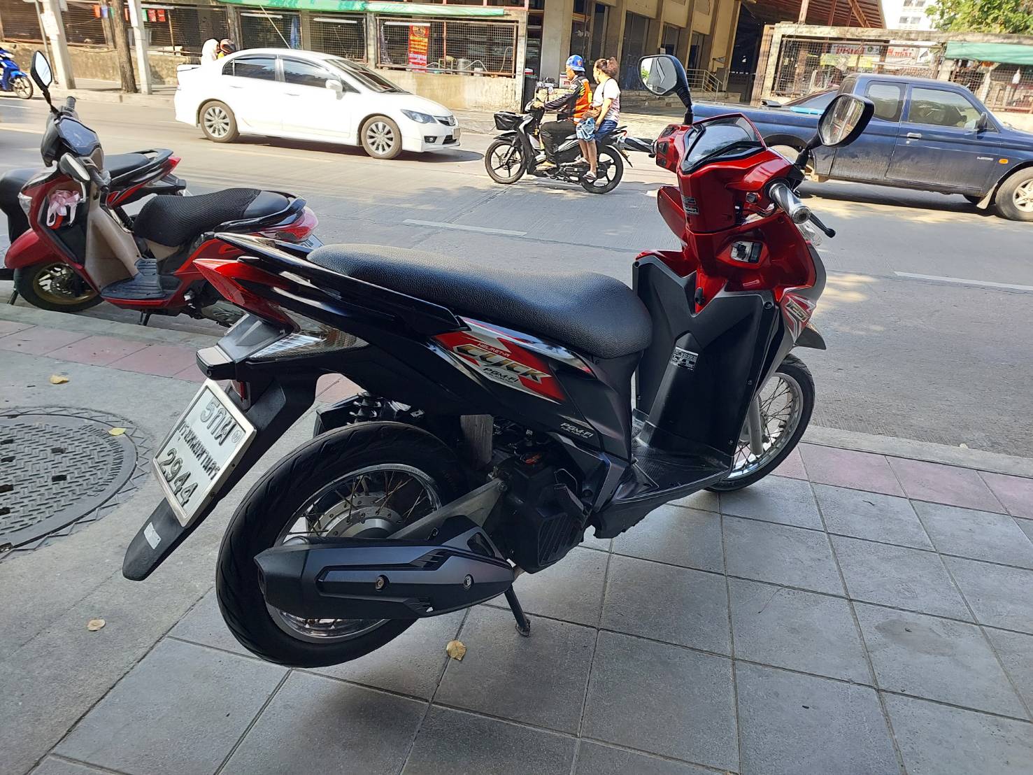 (ปิดการขาย) click 125 สีดำ อมตะ รถสภาพดี ราคานี้ แถมโอนให้ฟรีด้วยครับ