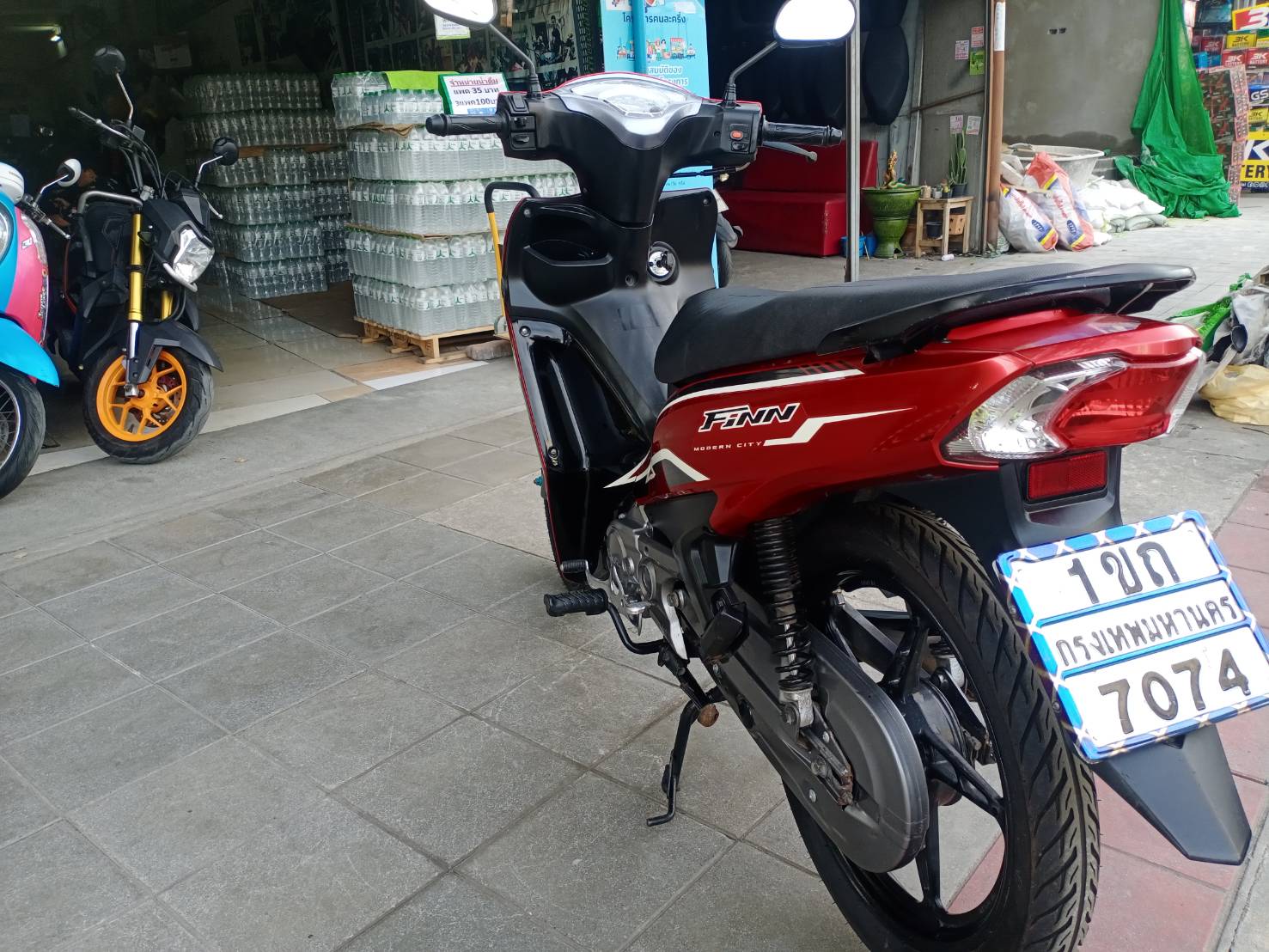 (ปิดการขาย)พร้อมส่งนครปฐมครับ finn สีแดง ตัวท็อปล้อแม็กสตาร์ทมือ