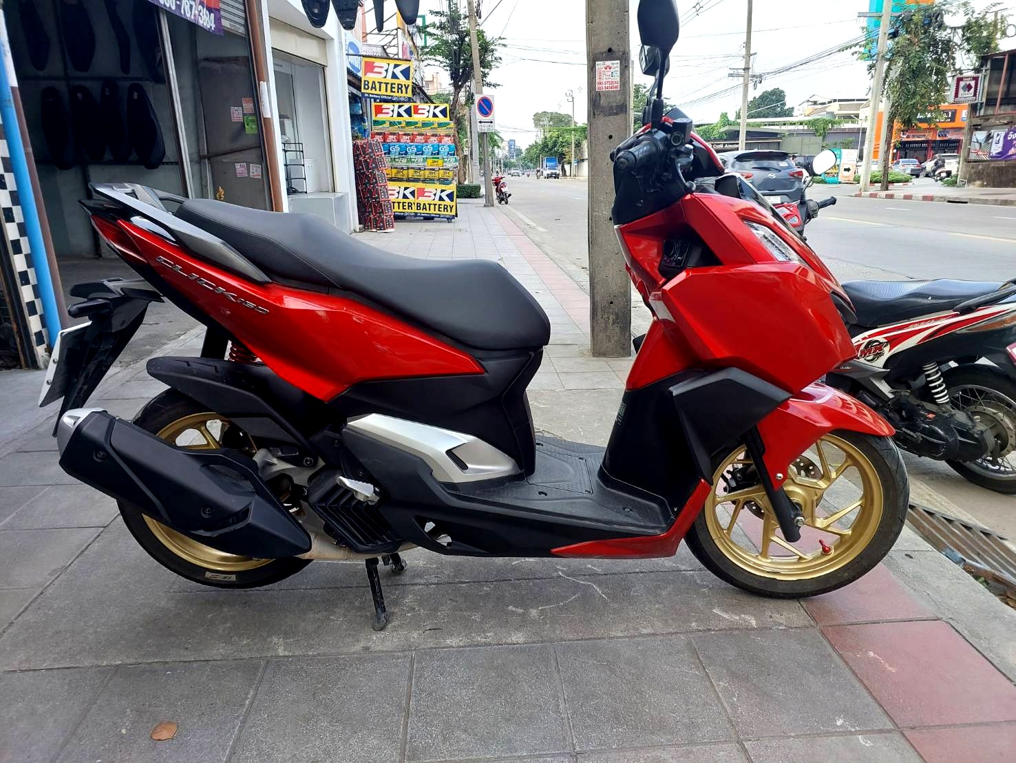 (ปิดการขาย) click 160 สีแดงแก้ว เงาสวย รถปี 65 รถปีเดียว รถบ้านมือเดียว