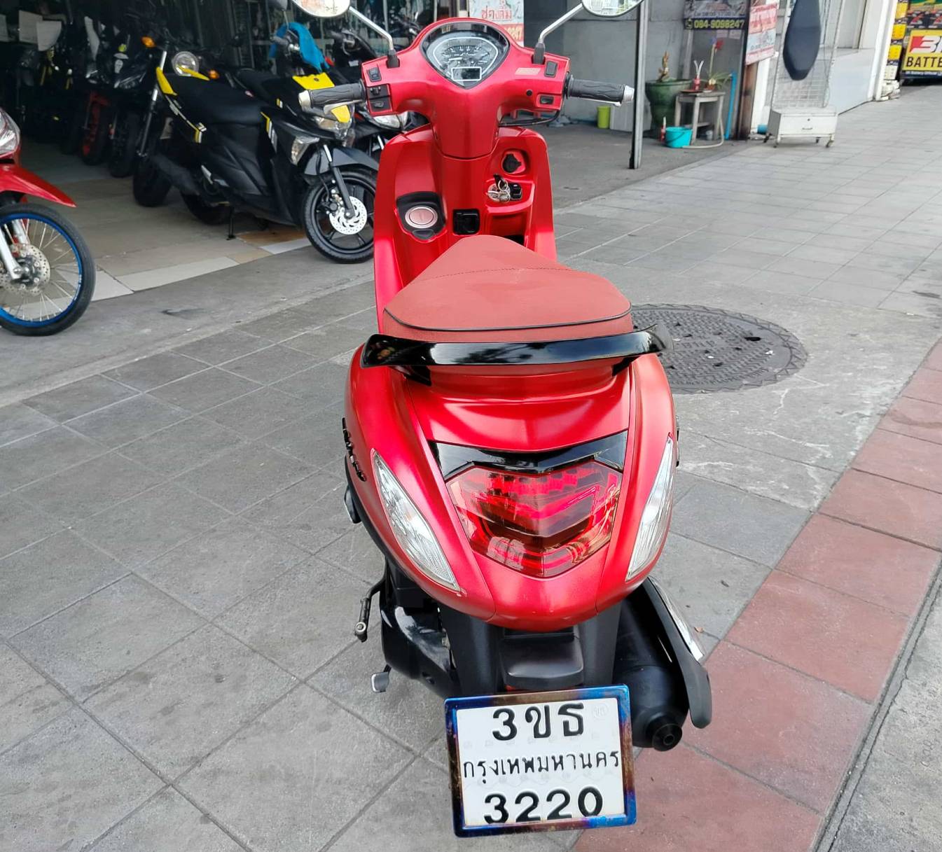 grand filano hybrid สีแดงด้าน โลโก้ดำ จดทะเบียนปี 21