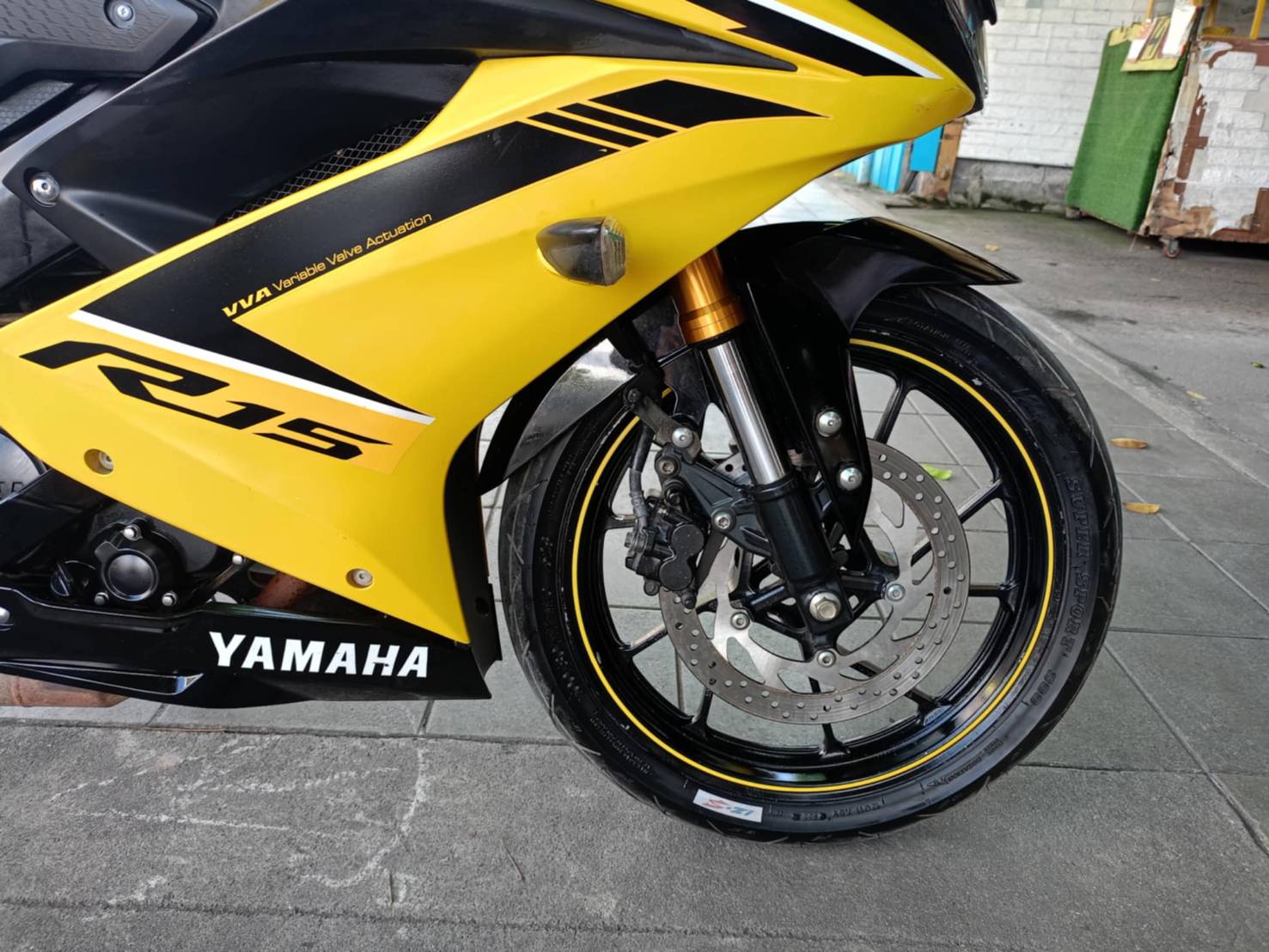 (ปิดการขายครับ) ลูกค้าประจำของเรา Yamaha r15 led สีเหลือง ปี 61 2018