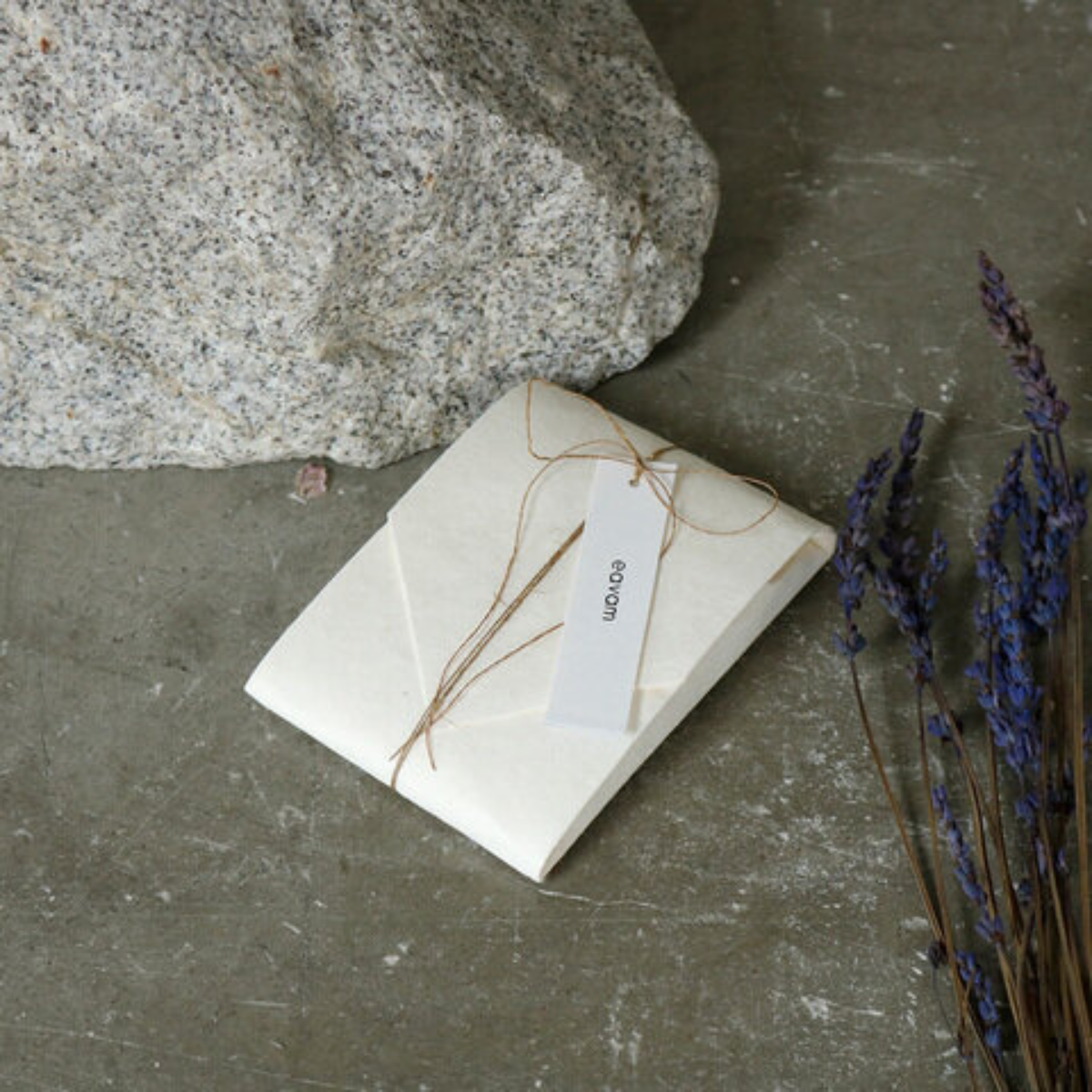 eavam's balm collection ผลิตภัณฑ์บำรุงผิว และ ริมฝีปาก มี 2 สูตร ขนาด 35 กรัม ทาบำรุงผิว กลิ่นหอมช่วยผ่อนคลาย สดชื่น อีวาม