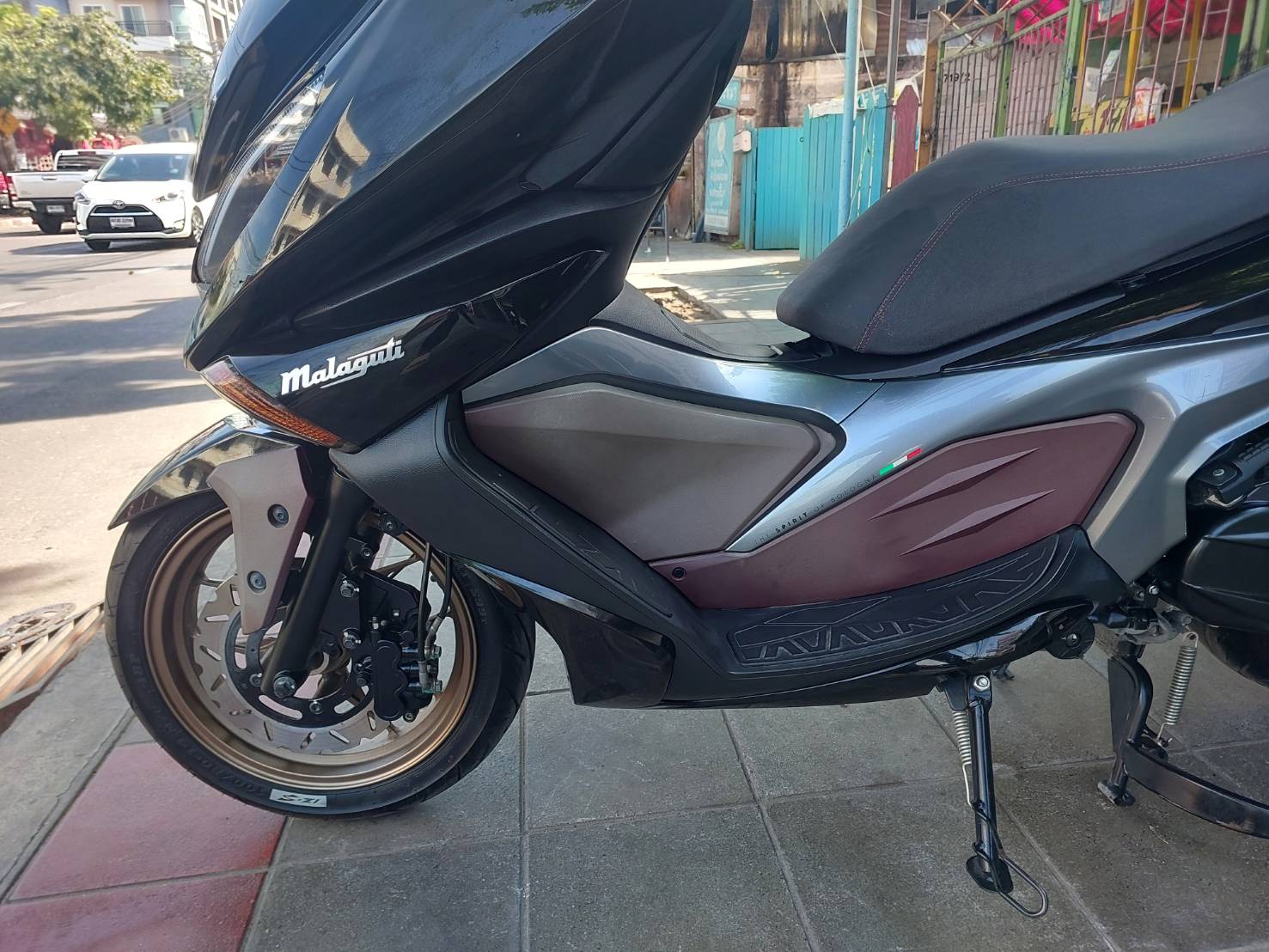 (ปิดการขายครับ) malaguti Madison 150ซีๆ สีดำปี 2022 ดิสเบรคหน้าหลัง