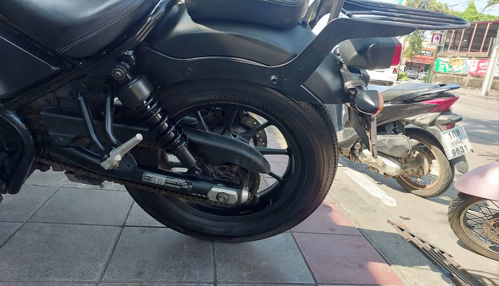 (รับรถแล้วครับ) ลูกค้ามาตาก สวีเดน rebel 300 สีดำ แต่หล่อเท่ๆเลย