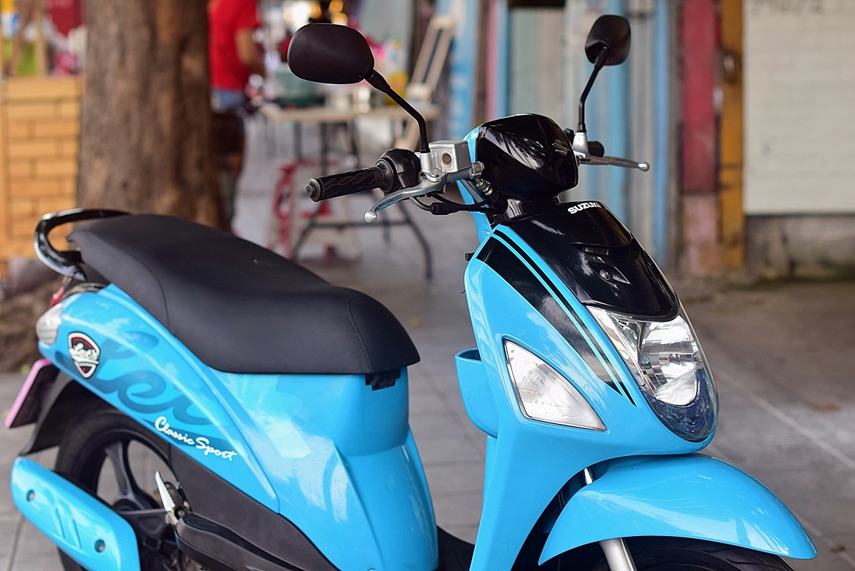 ((ขายแล้ว))Suzuki Let's สีฟ้าดำ ตัวท็อป ล้อแม็กซ์