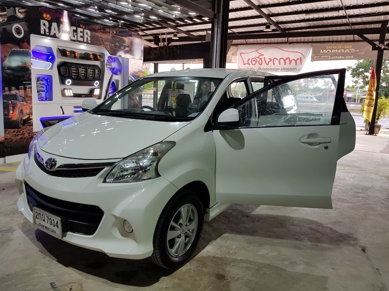 💥🚘🌈Toyota Avanza 7 ที่นั่งตัวท๊อบเกียร์ออโต้ให้เช่า🌈🌴👒 ราคา 1500 บาท/วัน ที่ หาดแม่รำพึง ระยอง สำเนา