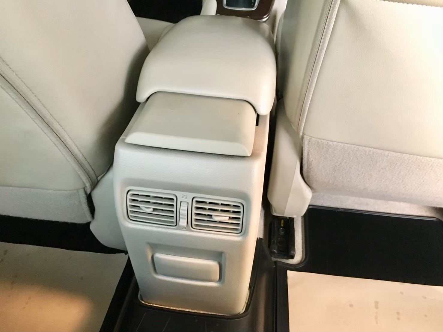 Nissan Sylphy ตัวท๊อบ 1600cc เกียร์ออโต้ ให้เช่า ราคา 1300 บาท/ วัน ที่...หาดแม่รำพึง ระยอง