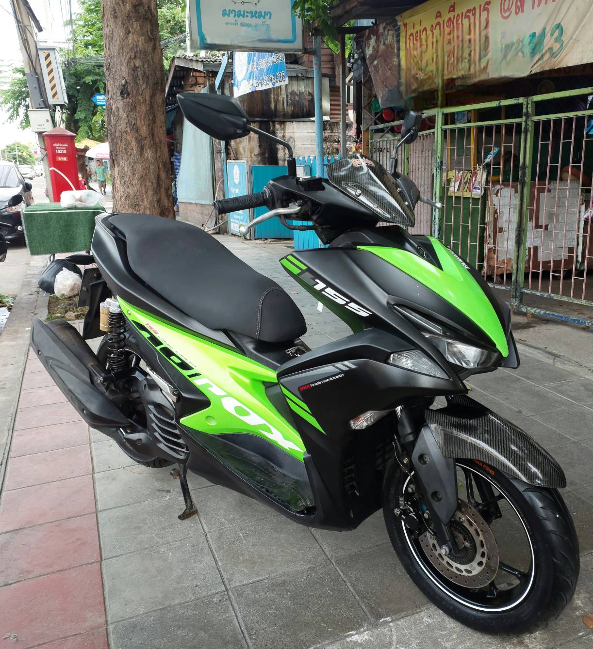 (ปิดการขายครับ) คันที่ 2 แล้วครับ yamaha aerox สีดำเขียว 2018