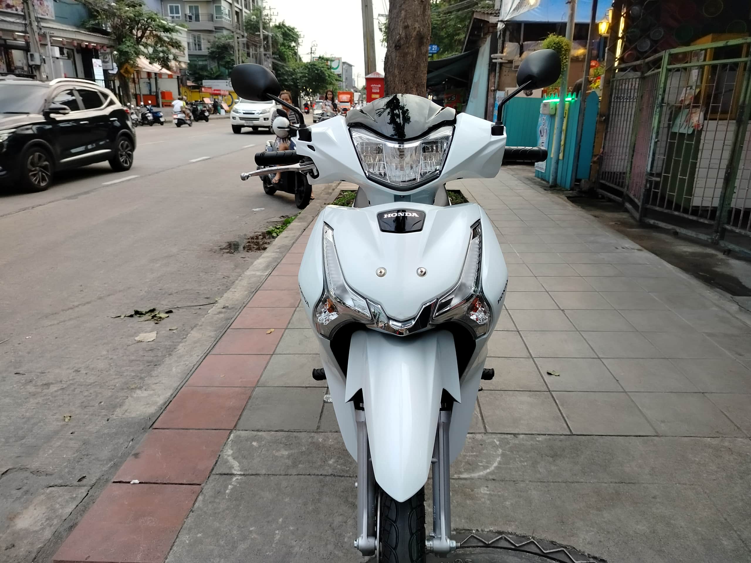 เวฟ 125 i สีขาวน้ำเงิน 2024 ไมล์ดิจิตอล