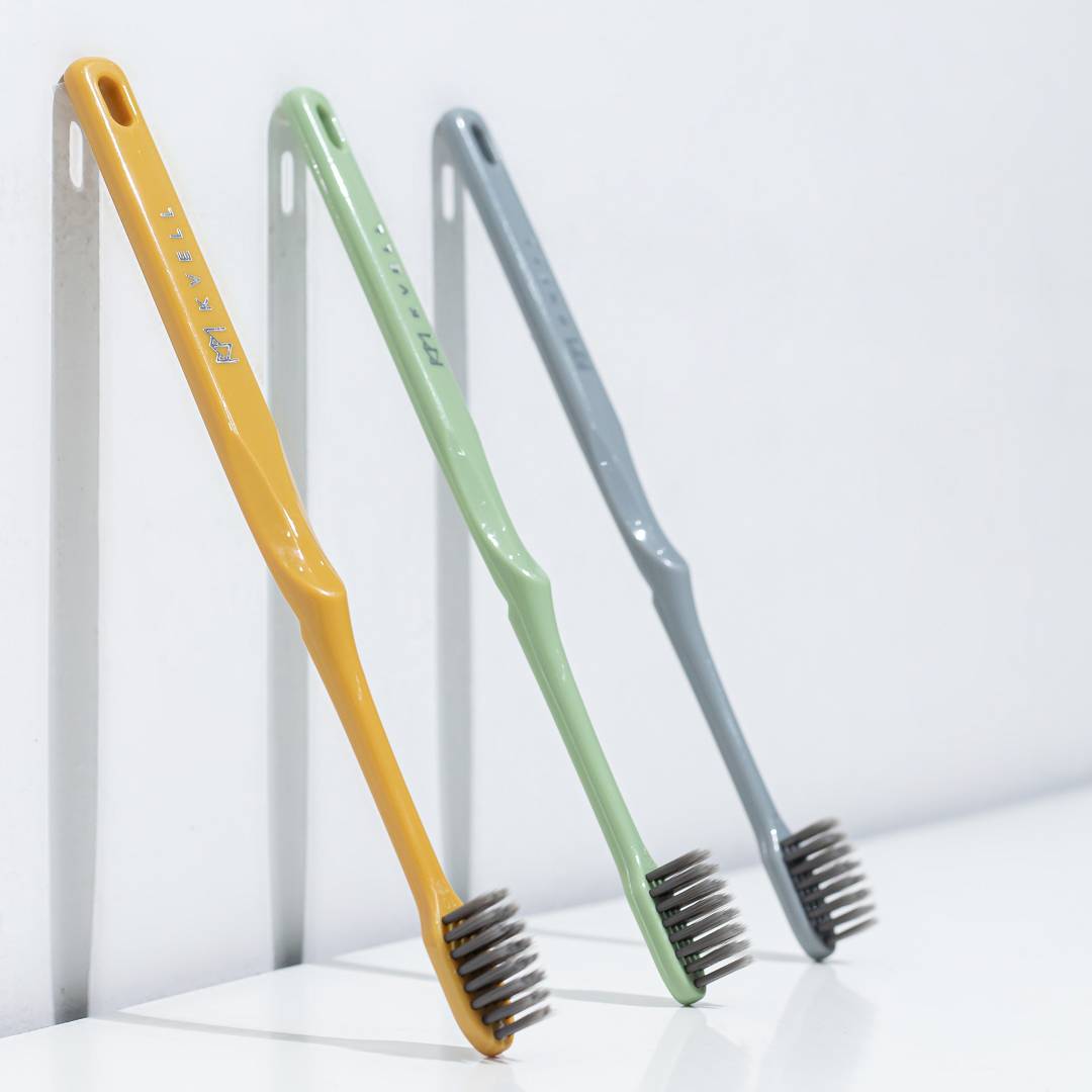 คเว็ล แปรงสีฟัน ขนนุ่ม พิเศษ มี 2 แบบให้เลือก KVELL Extra Soft Charcoal Toothbrush ปลายแหลม ทำความสะอาด ได้มากกว่า