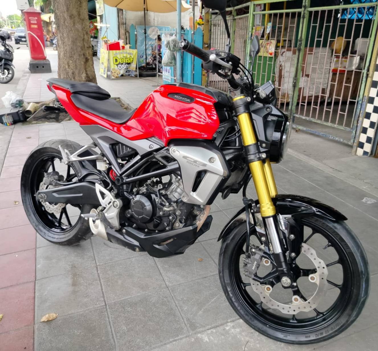 (ปิดการขายครับผม) CB 150 r สีแดงจดทะเบียน 2018