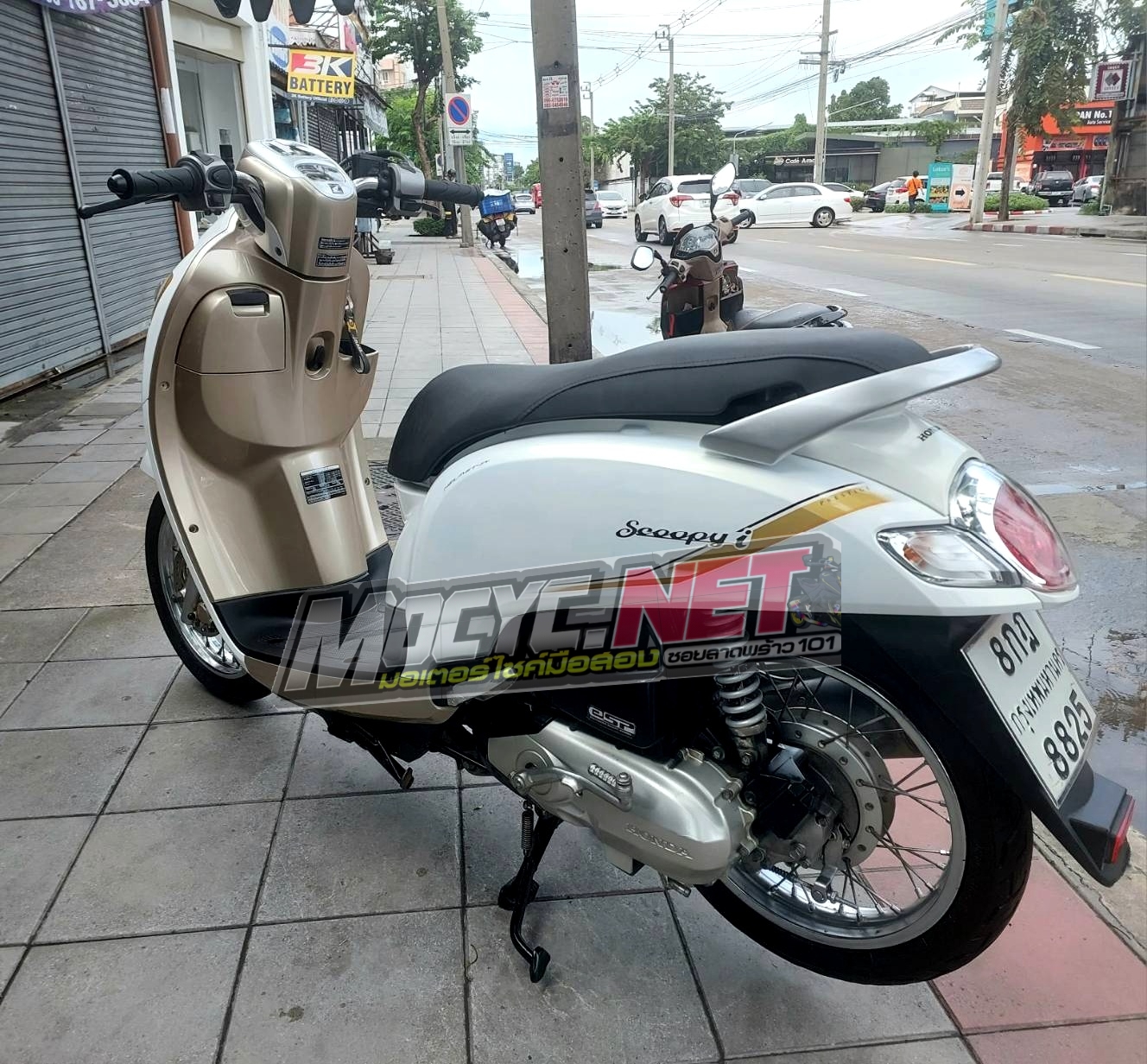 (ปิดการขายครับ) scoopy สีขาวน้ำตาล ตัวไฟหน้า led เครื่องยนต์ตัวใหม่ ไม่มีไดสตาร์ท