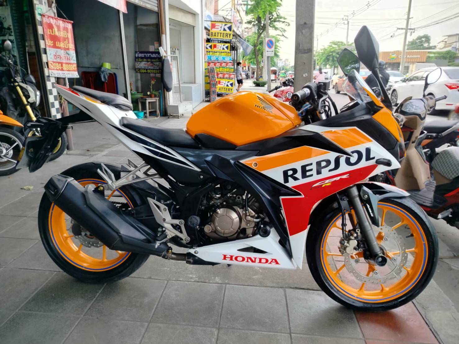 ปิดการขายครับ cbr 150r abs สีส้มตัวท็อป รุ่นใหม่ไฟหน้า led