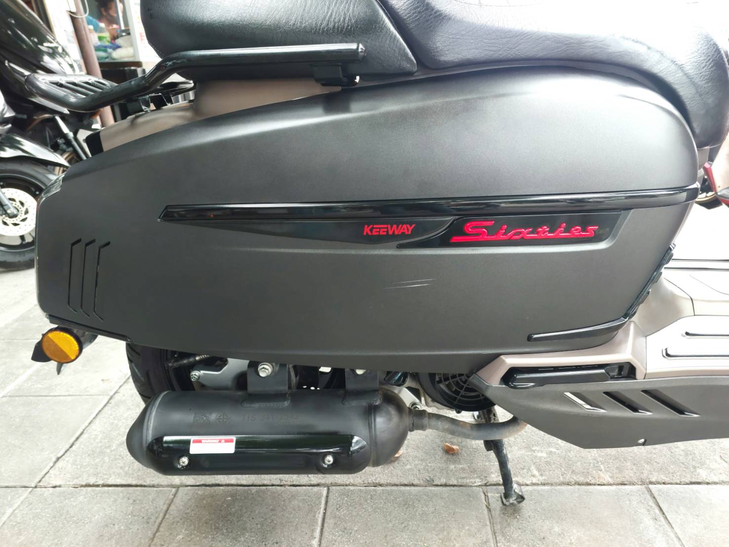 (ปิดการขาย) KEEWAY victoria 200 สีดำ 2023 รถคลาสสิคย้อนยุค 60 ร่ามสมัยด้วยระบบไฟ LED รอบคัน