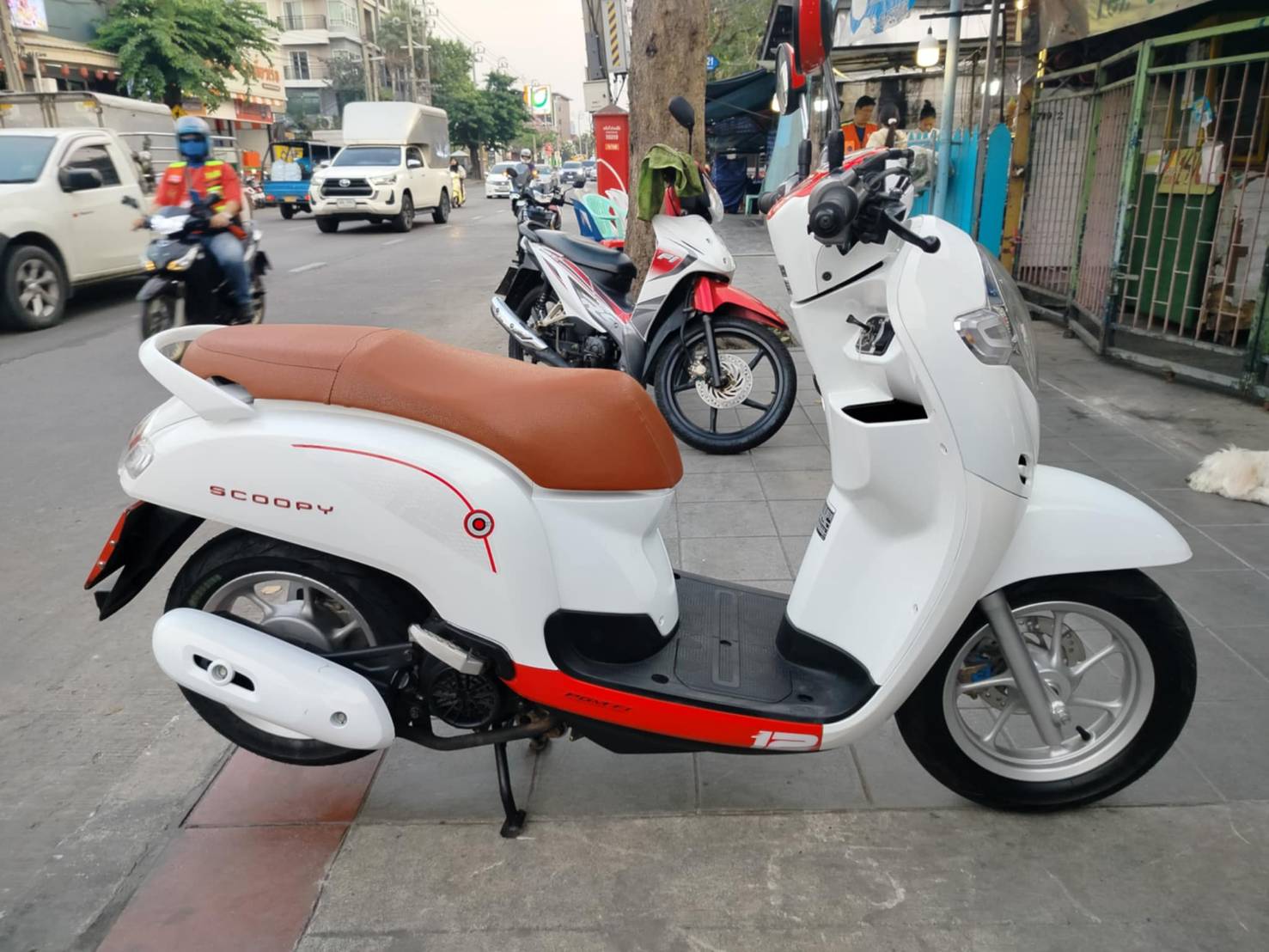 (ปิดการขาย) พร้อมส่งชลบุรีครับ scoopy ตัวใหม่ไฟหน้า LED