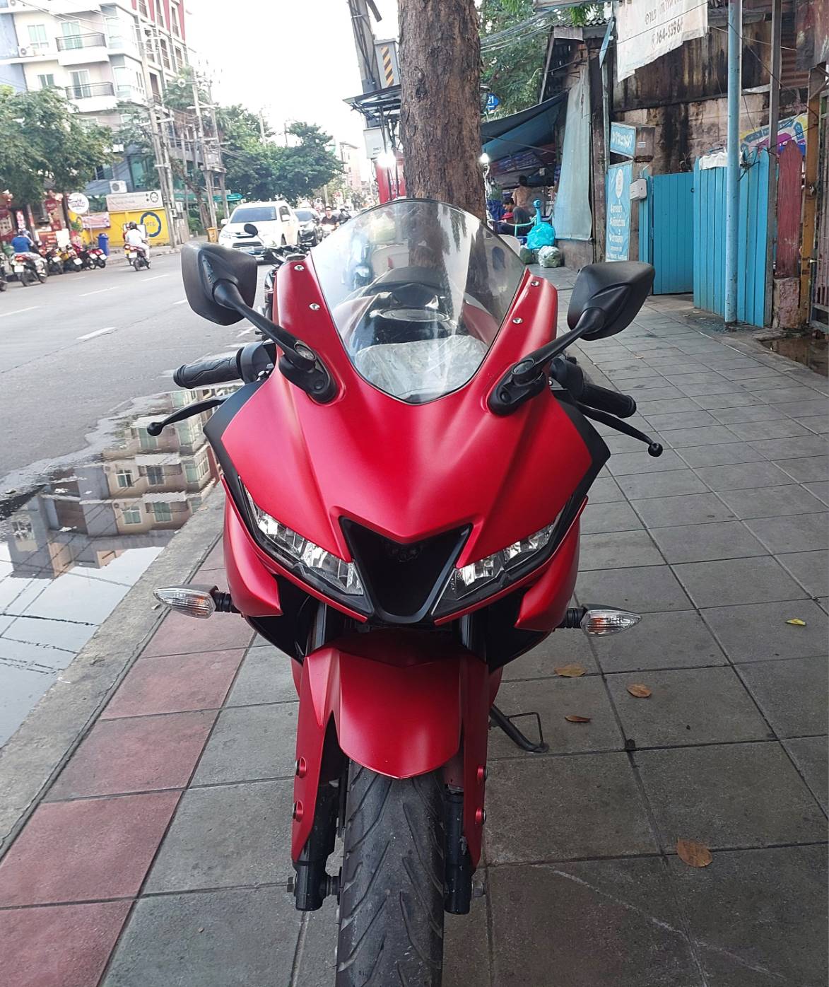 (ปิดการขายพร้อมส่งสัตหีบครับ) r15 led สีแดง มัดจำรถกับเราได้รถแน่นอน