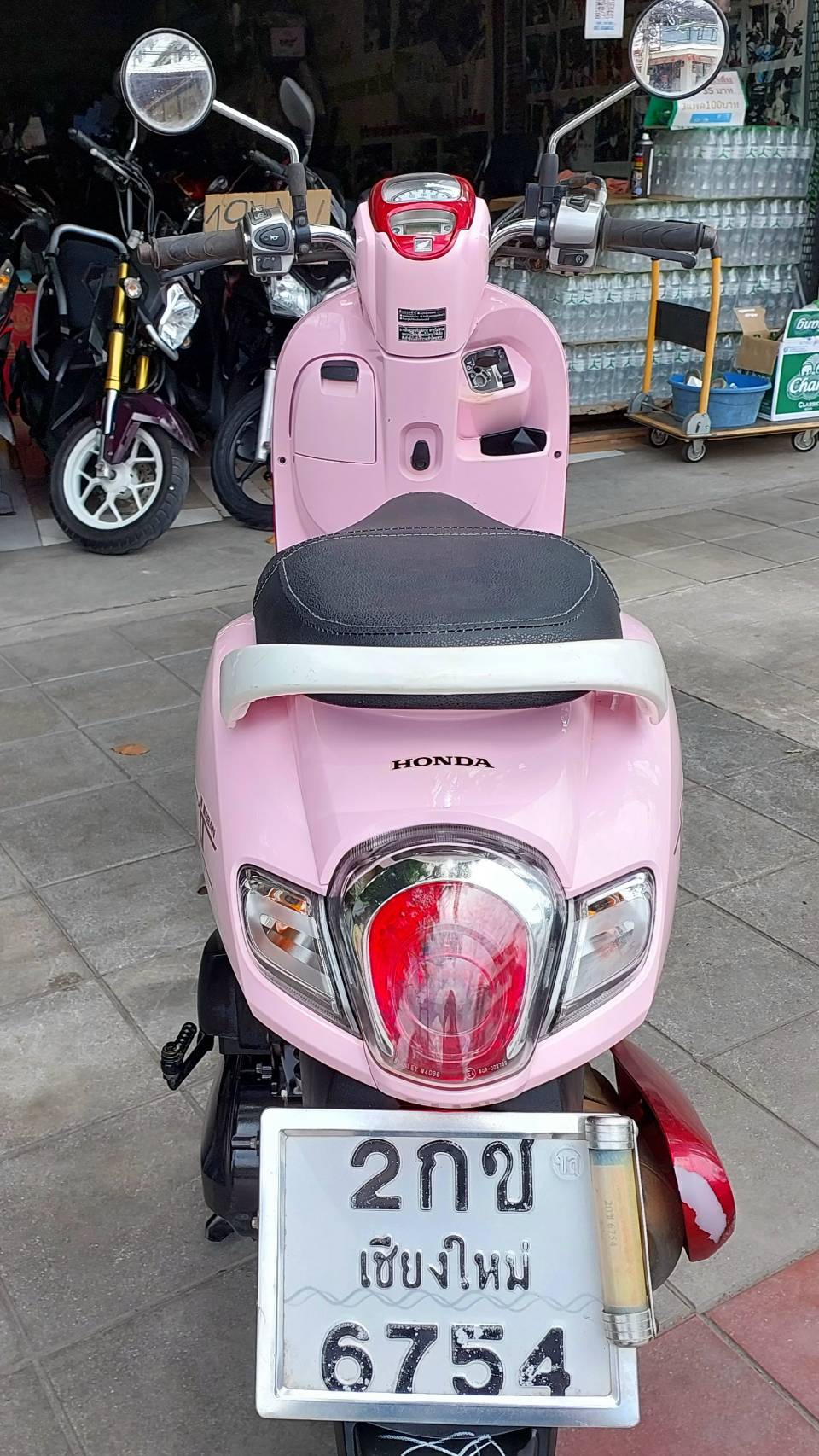 (ปิดการขาย คันที่4ของวันนี้ครับ) scoopy สีชมพู ตัวใหม่ ไฟหน้า led รุ่นไม่ใช้ไดสตาร์ท มีระบบ iding stopมีระบบ iding stop