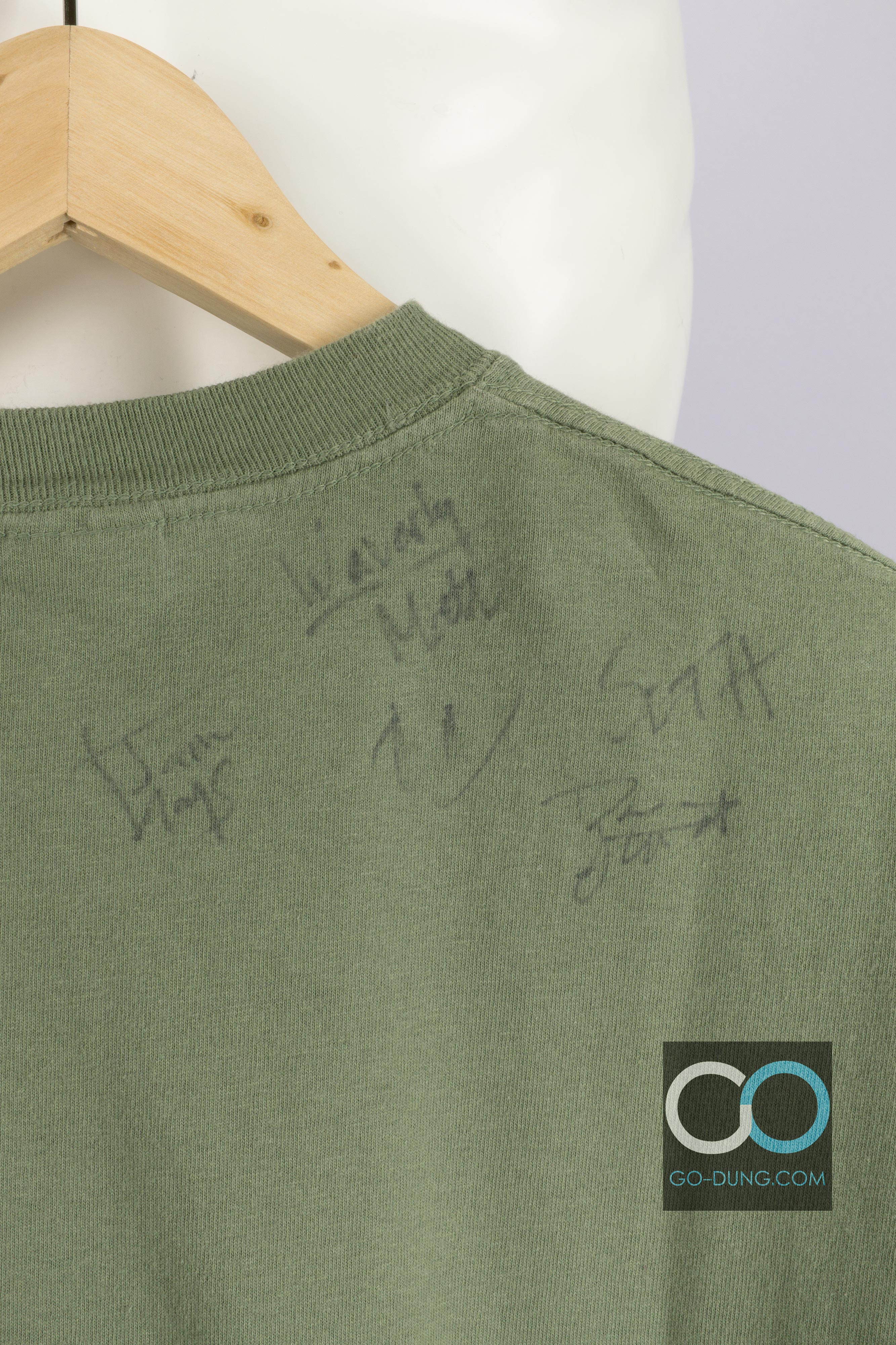 เสื้อวงมือสอง GILDAN : WAVORLY พร้อมลายเซ็นสมาชิก 5 คน ผ้า 100 คอตตอน เฉพาะแฟนพันธ์แท้