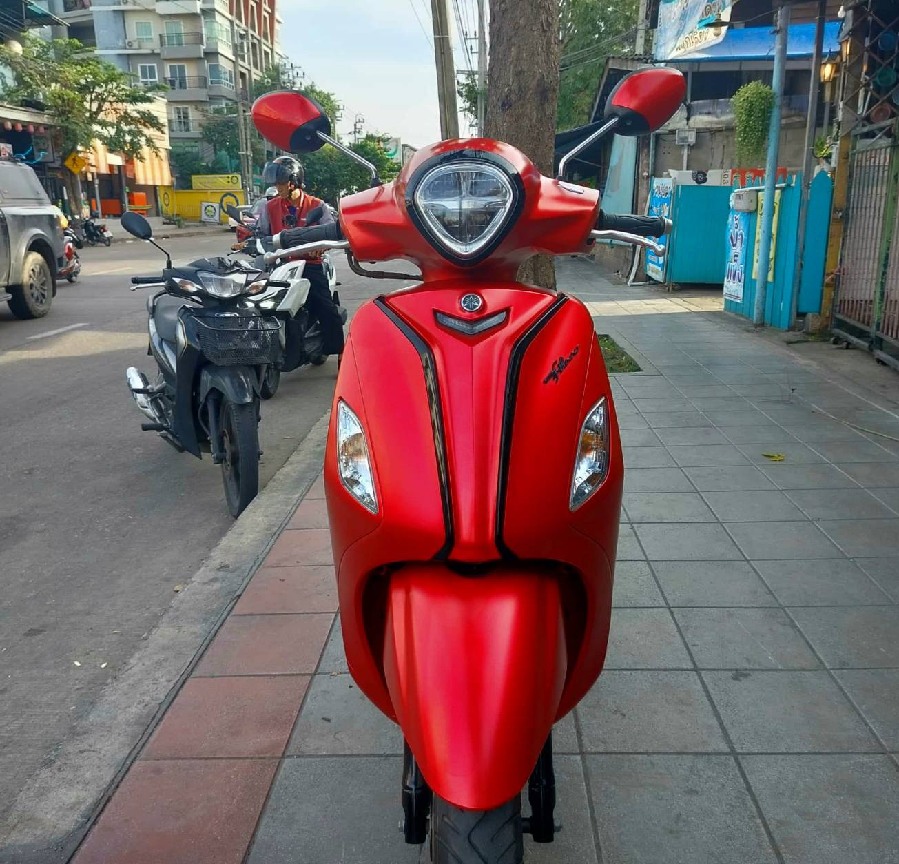 grand filano hybrid สีแดงด้าน โลโก้ดำ จดทะเบียนปี 21