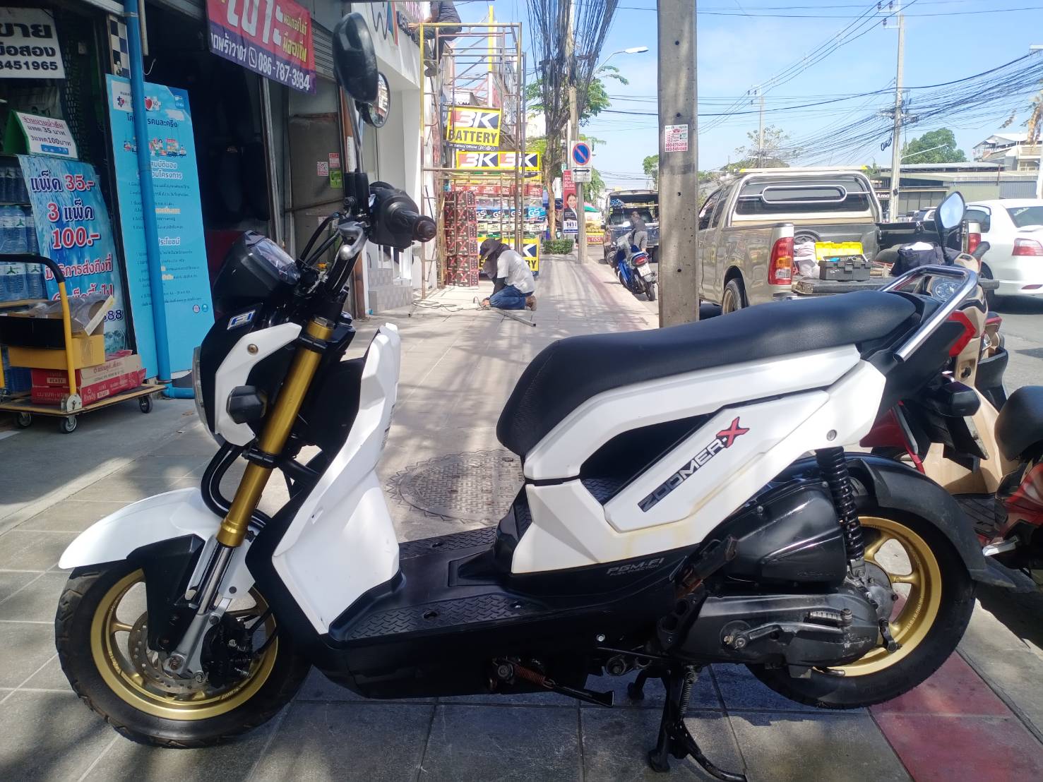 (ปิดการขาย) zoomer สีขาว 2015 ตัวใหม่ ไมล์แดง ตัวท็อปคอมบายเบรค