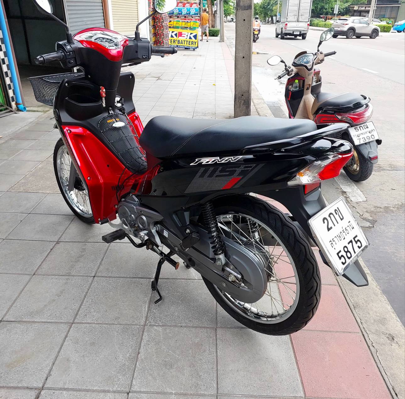 (ปิดการขาย) Yamaha finn สีดำ ปี 2022 สต้าทมือ รถปีเดียว