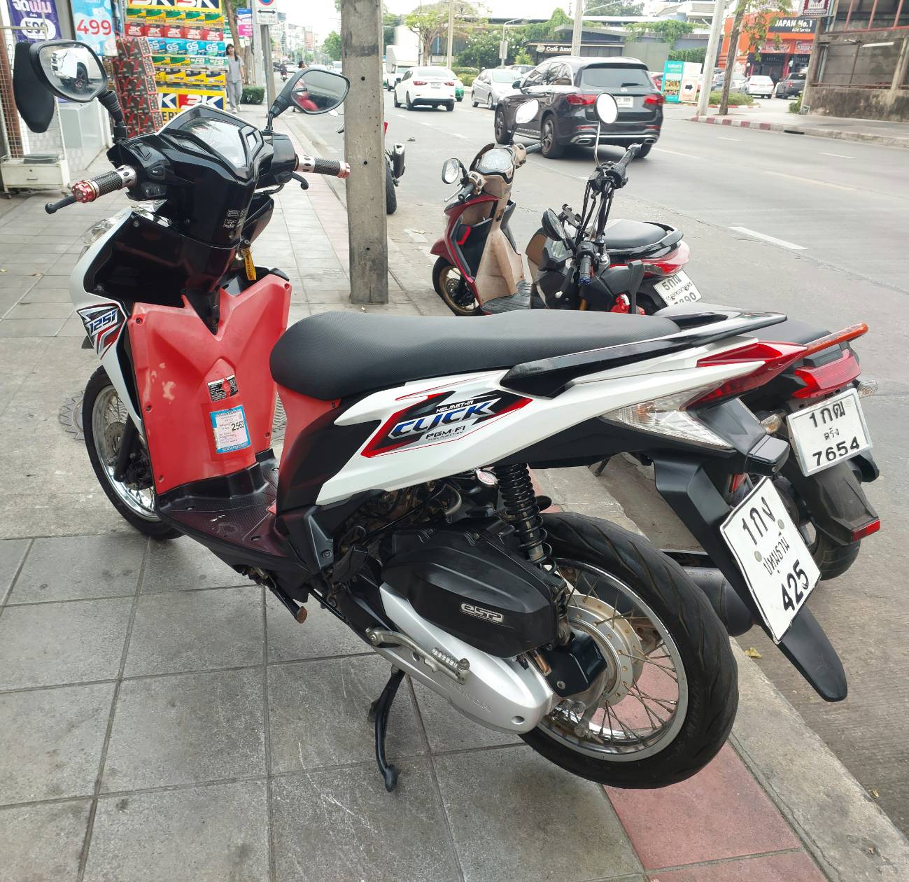 (ปิดการขายครับ) click 125 สีขาวดำ