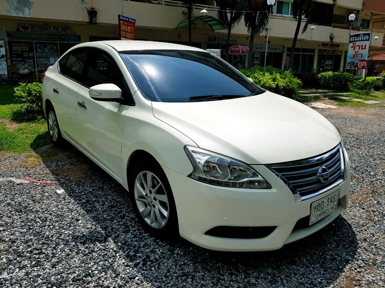 Nissan Sylphy ตัวท๊อบ 1600cc เกียร์ออโต้ ให้เช่า ราคา 1300 บาท/ วัน ที่...หาดแม่รำพึง ระยอง